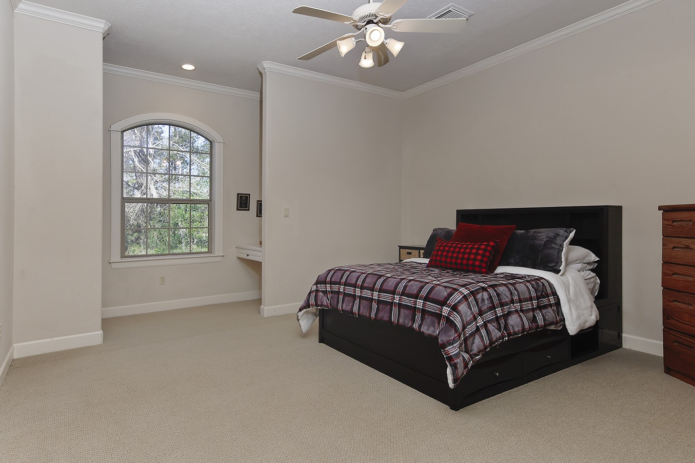 32 Palmer Woods Drive, The Woodlands, TX 77381