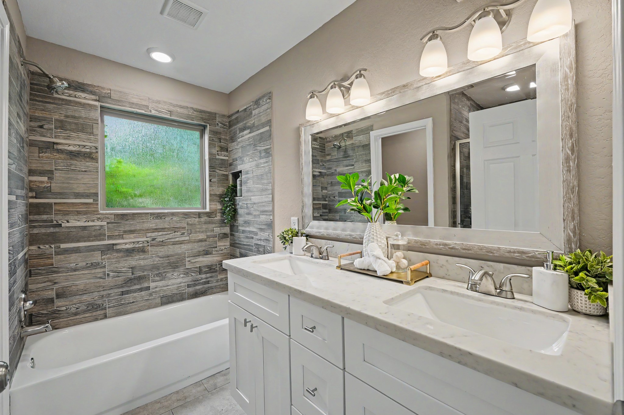 Don't let the tub/shower shown here fool you! There's also as separate walk-in shower in this primary bath.