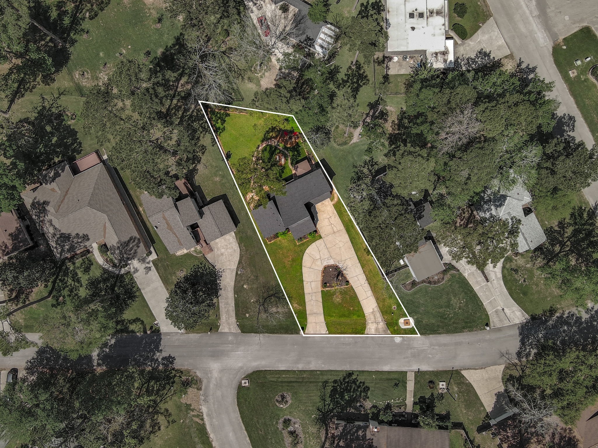 Nearly 1/3ac with fenced backyard and large circular driveway