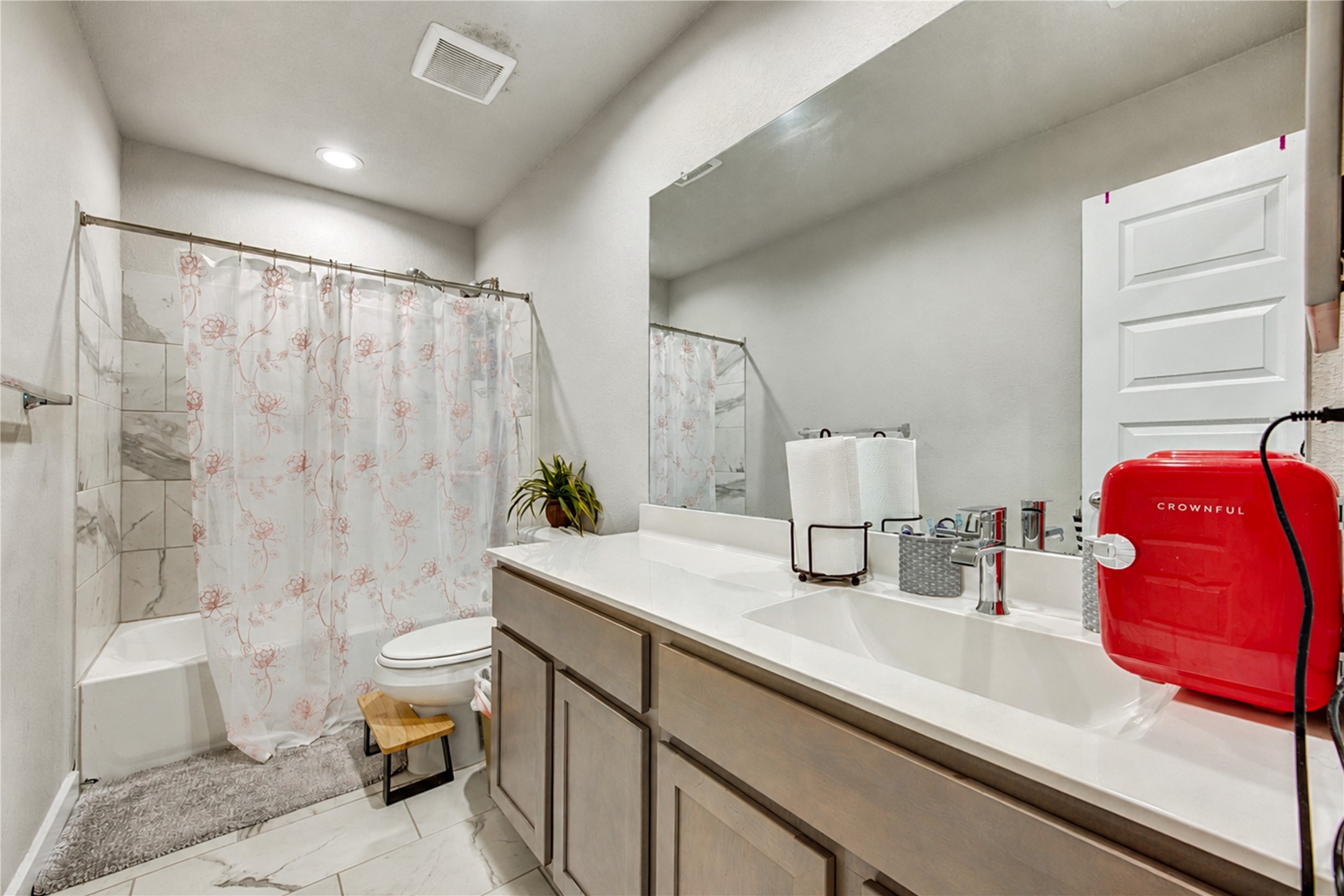 2223 Emerald Diamond Court, Fresno, TX 77545