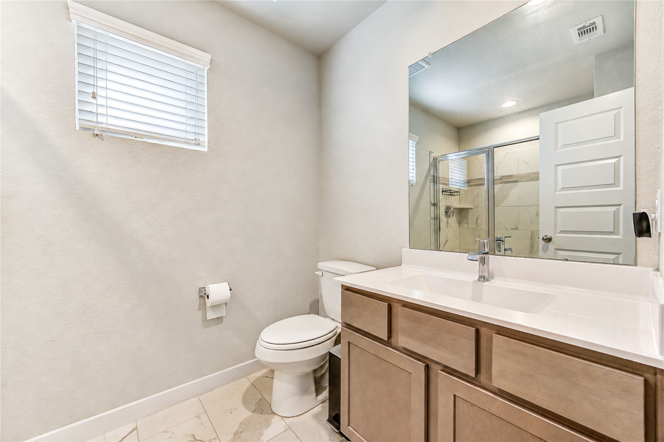 2nd Primary Full bathroom