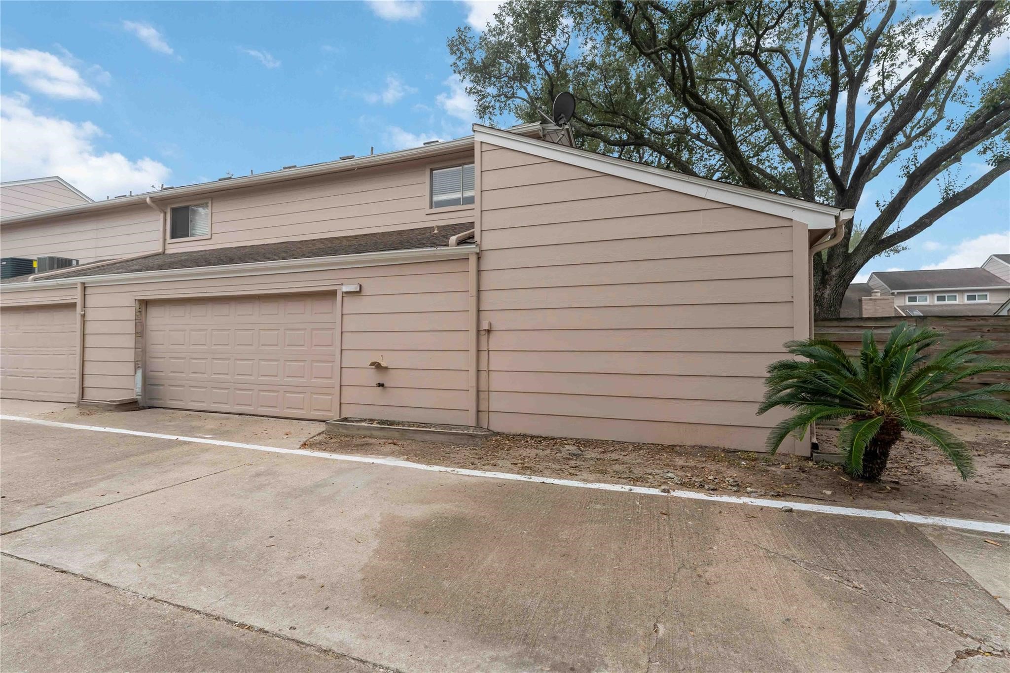 13911 Hollowgreen Drive, Houston, TX 77082