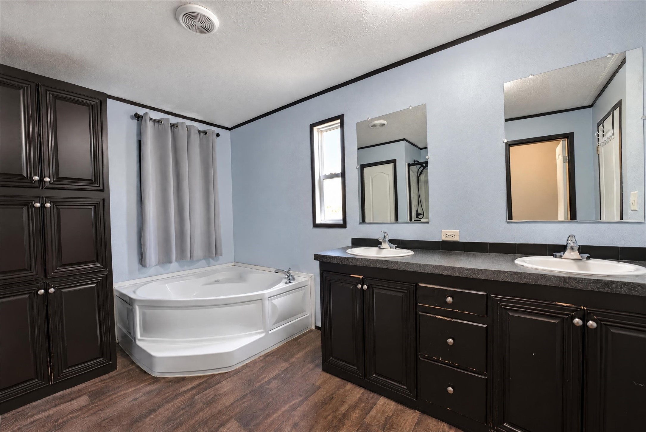 11350 Hillcrest Drive, Conroe, TX 77303