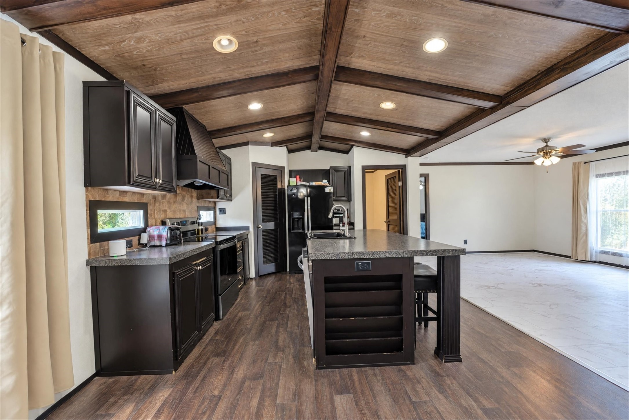11350 Hillcrest Drive, Conroe, TX 77303