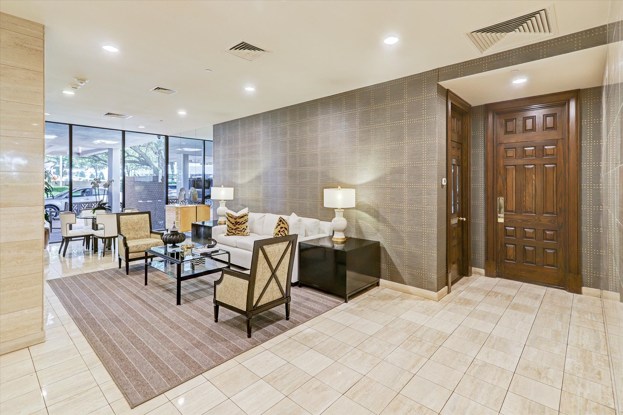 The welcoming lobby pairs warm neutral finishes with comfortable seating, decorative lighting and large windows, creating an inviting space to greet guests. The building offers 24-hour resident services and a lobbyman.