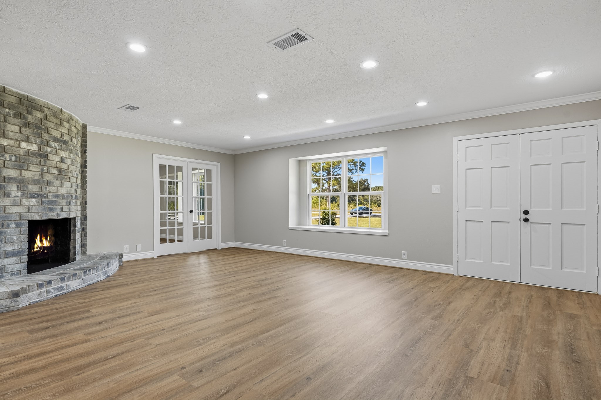 119 Avenue J, Dickinson, TX 77539