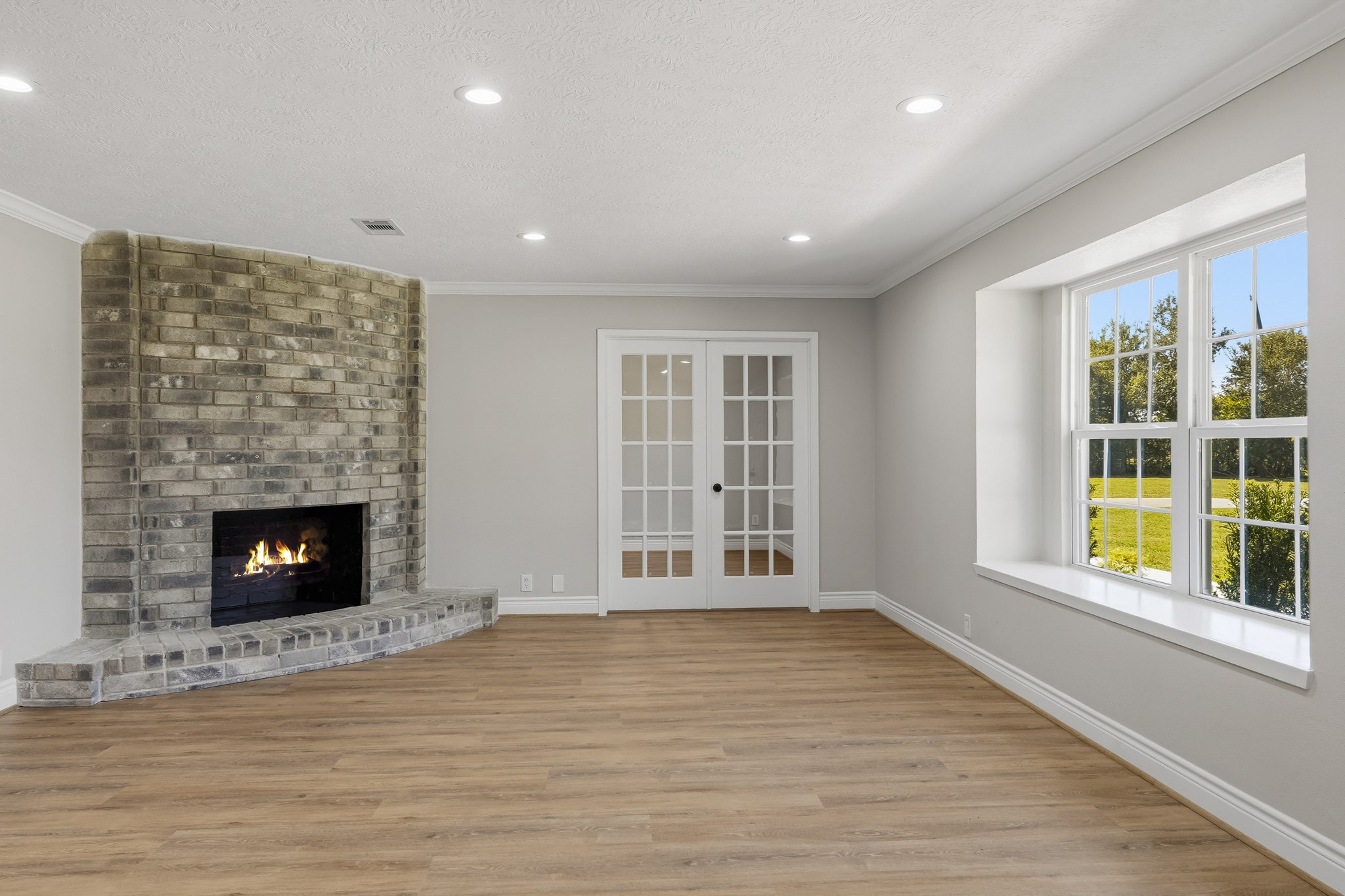119 Avenue J, Dickinson, TX 77539