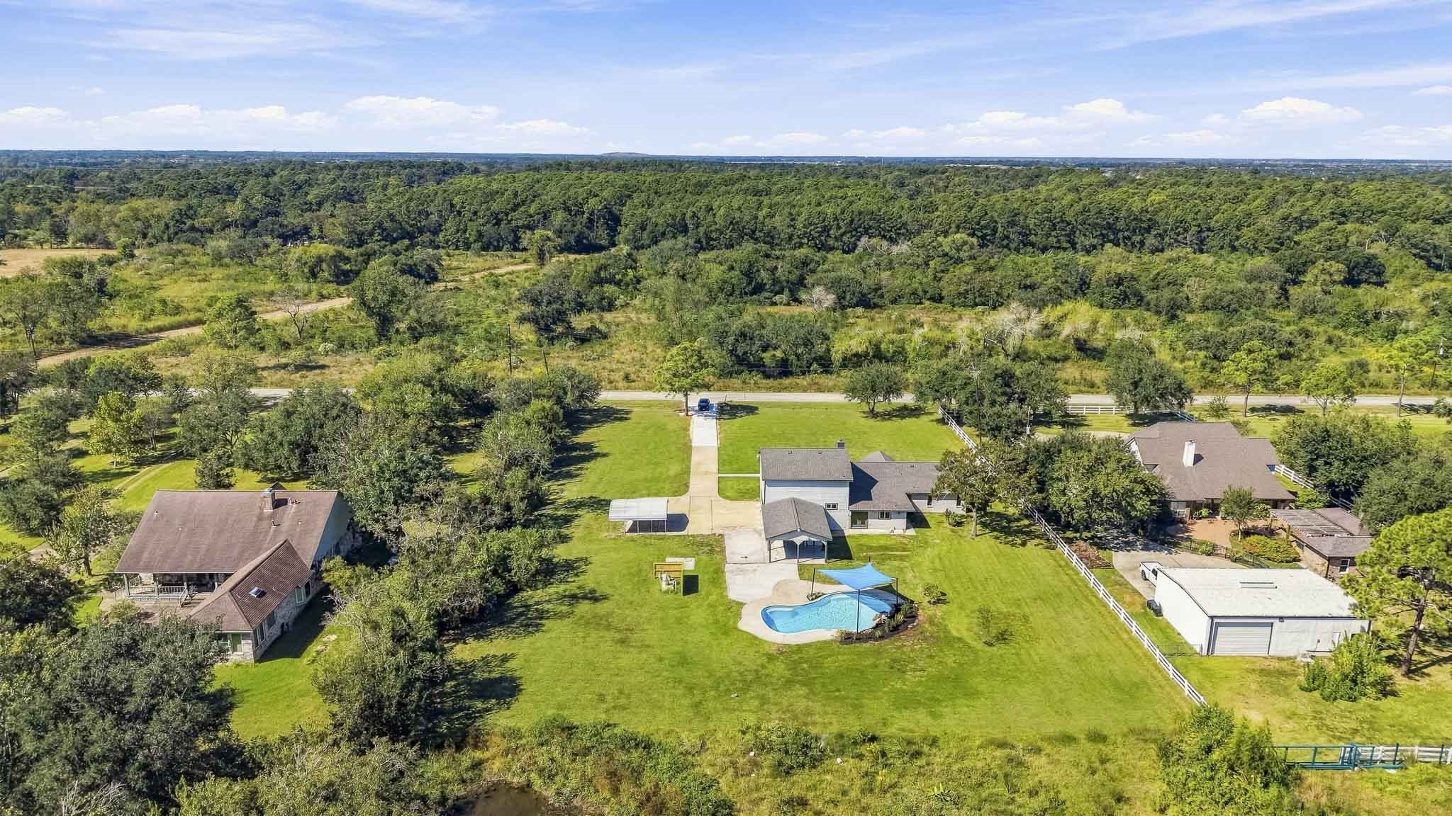 119 Avenue J, Dickinson, TX 77539