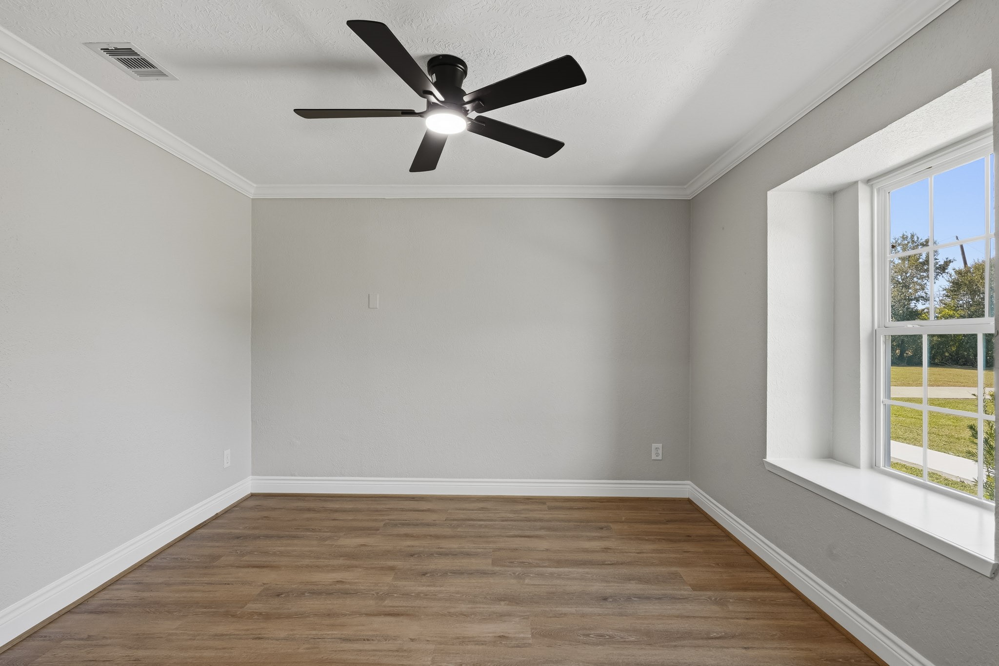 119 Avenue J, Dickinson, TX 77539