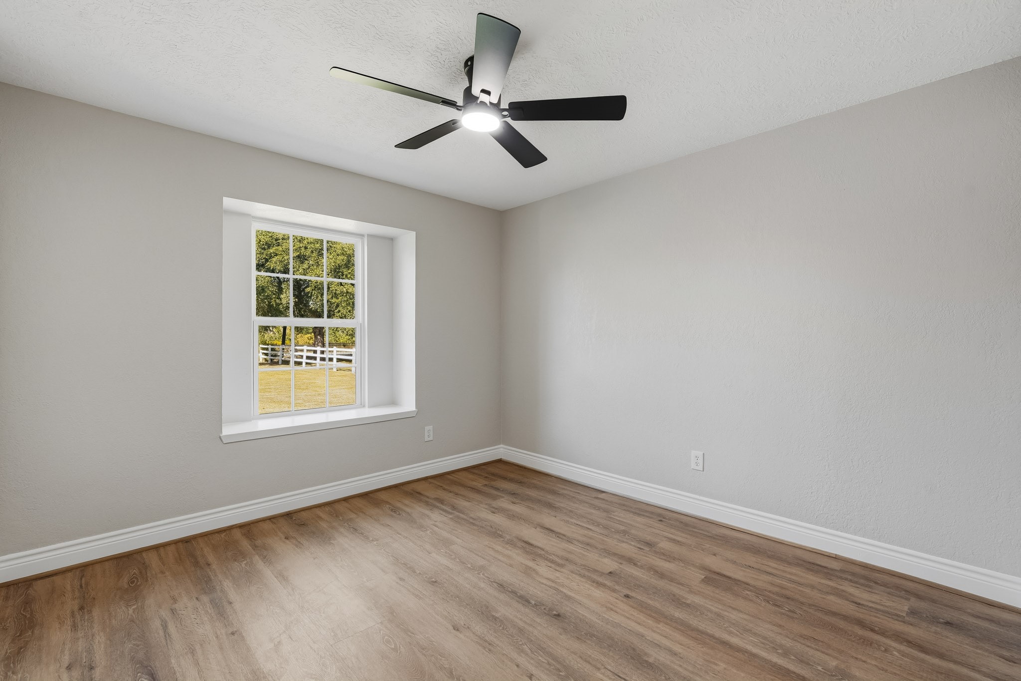 119 Avenue J, Dickinson, TX 77539