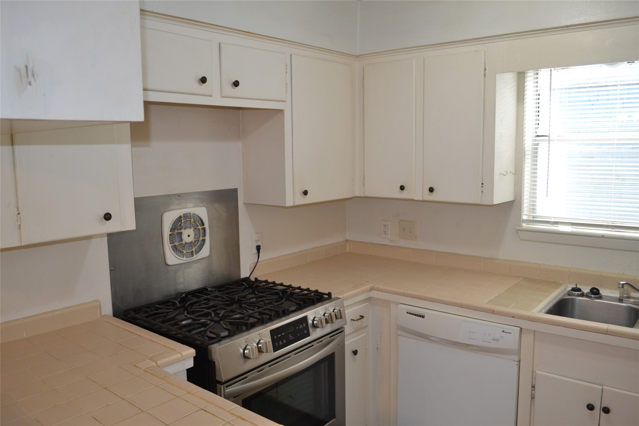 1521 Rutland Street, #4, Houston, TX 77008 1521 Rutland Street, #4, Houston, TX 77008