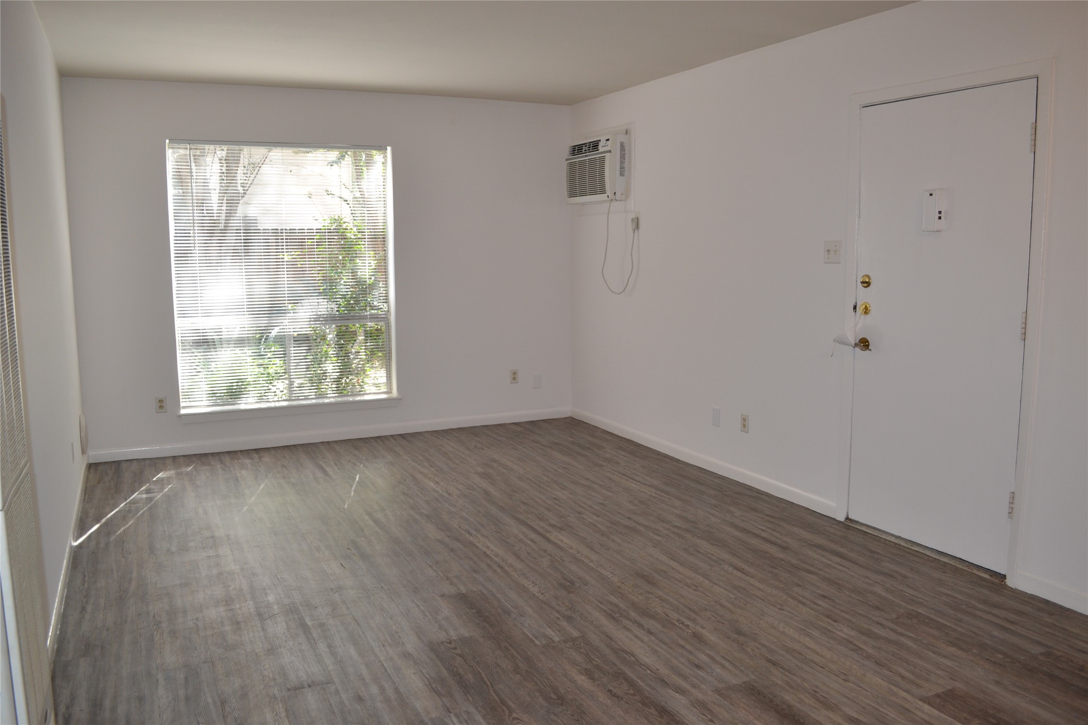 1521 Rutland Street, #4, Houston, TX 77008 1521 Rutland Street, #4, Houston, TX 77008