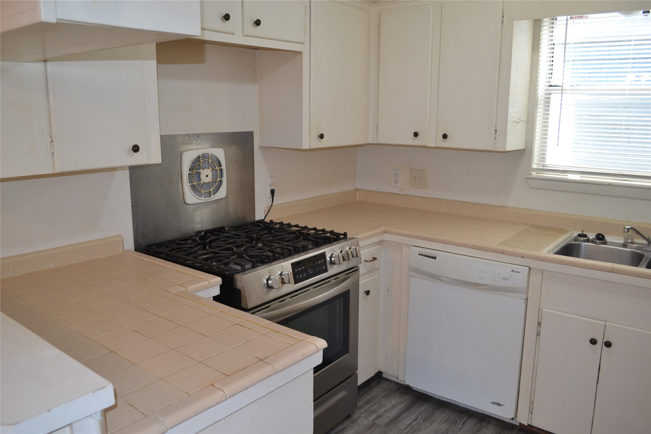 1521 Rutland Street, #4, Houston, TX 77008 1521 Rutland Street, #4, Houston, TX 77008