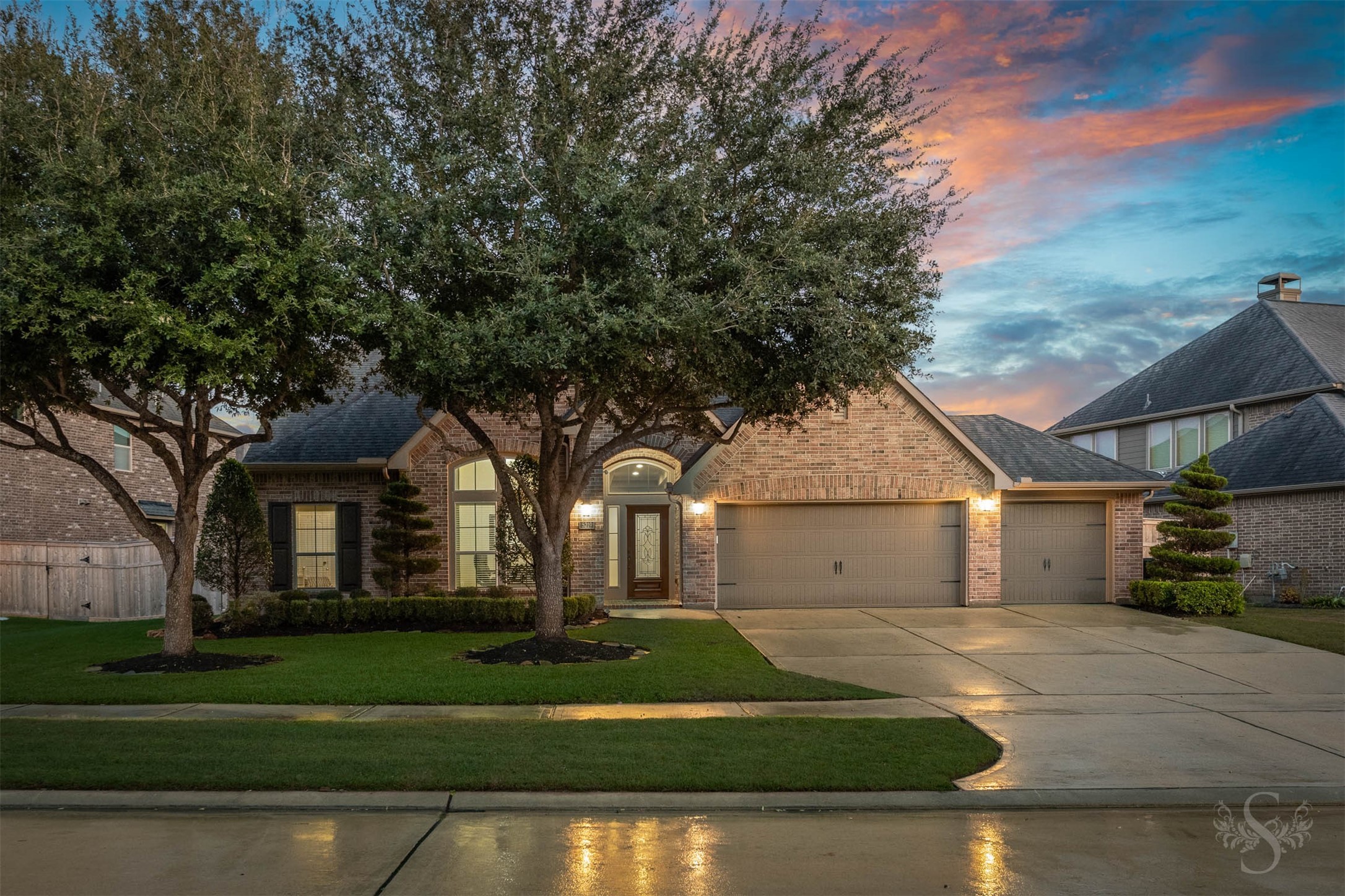 ELEGANT 1.5 story Perry home in Cross Creek Ranch showcases distinctive architecture & a beautifully landscaped backyard oasis with a sparkling POOL and covered patio! Featuring 4 bedrooms, 3.5 baths and 3 car garage, the home welcomes you through an inviting entry crowned by tray ceilings.