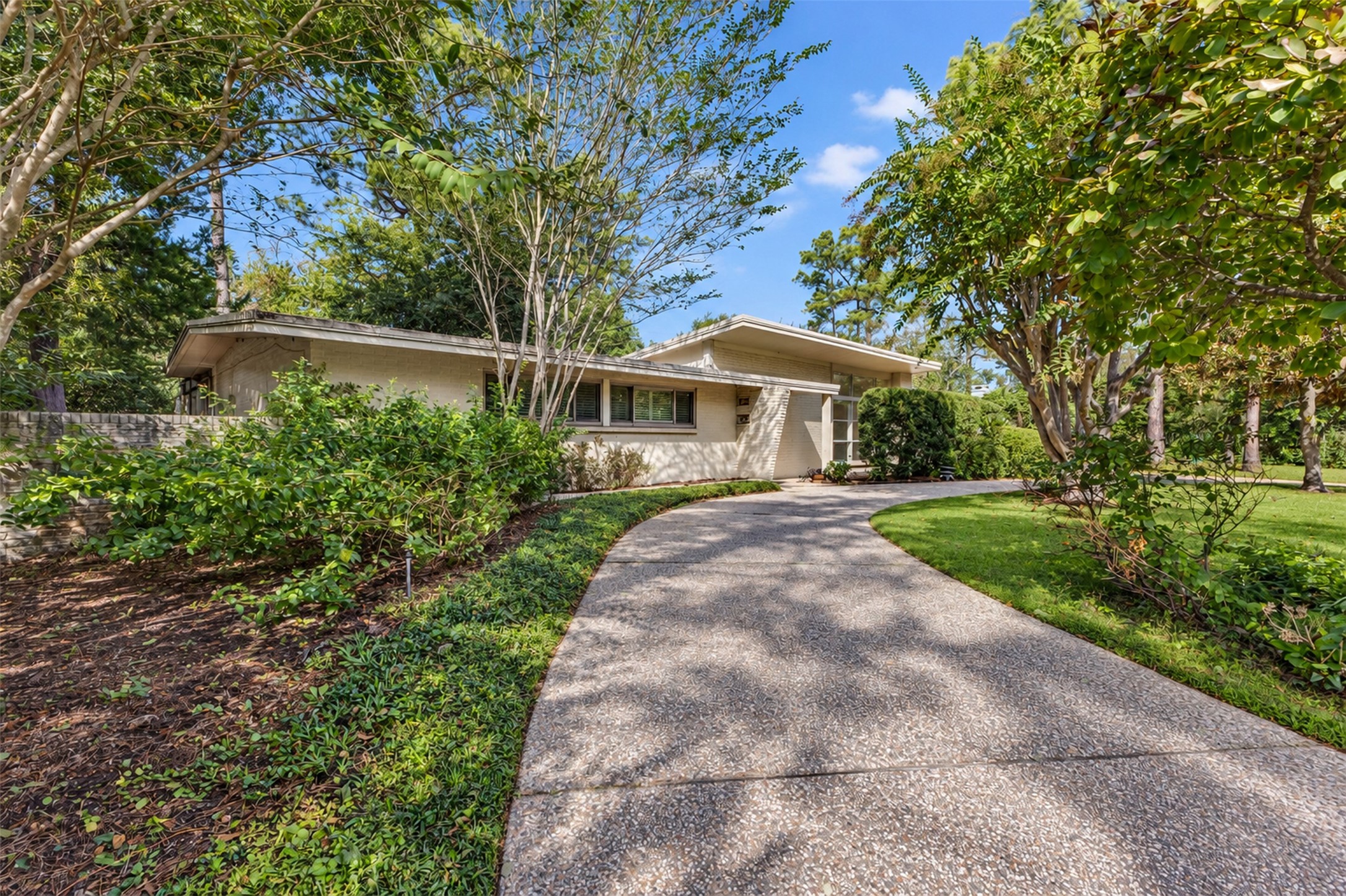 513 Ripple Creek Drive, Houston, TX 77024