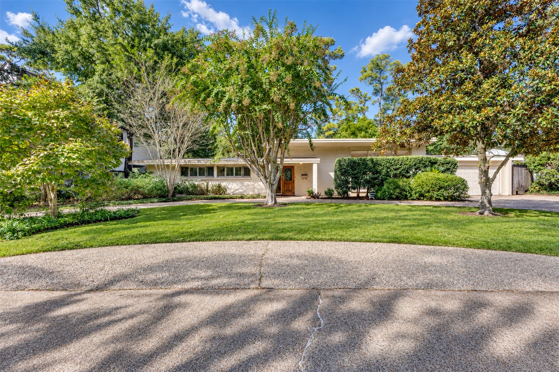 513 Ripple Creek Drive, Houston, TX 77024