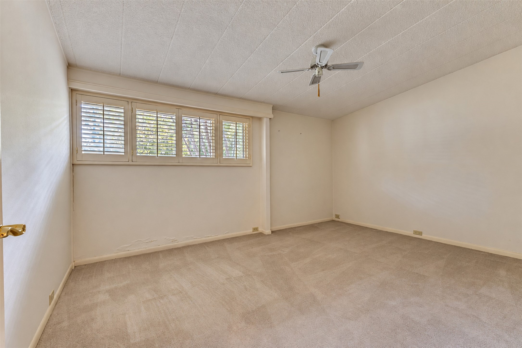 Secondary bedroom