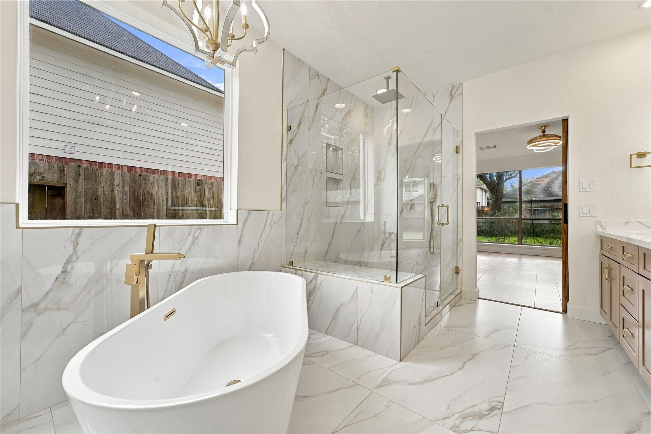 soaking tub and oversized seperate shower