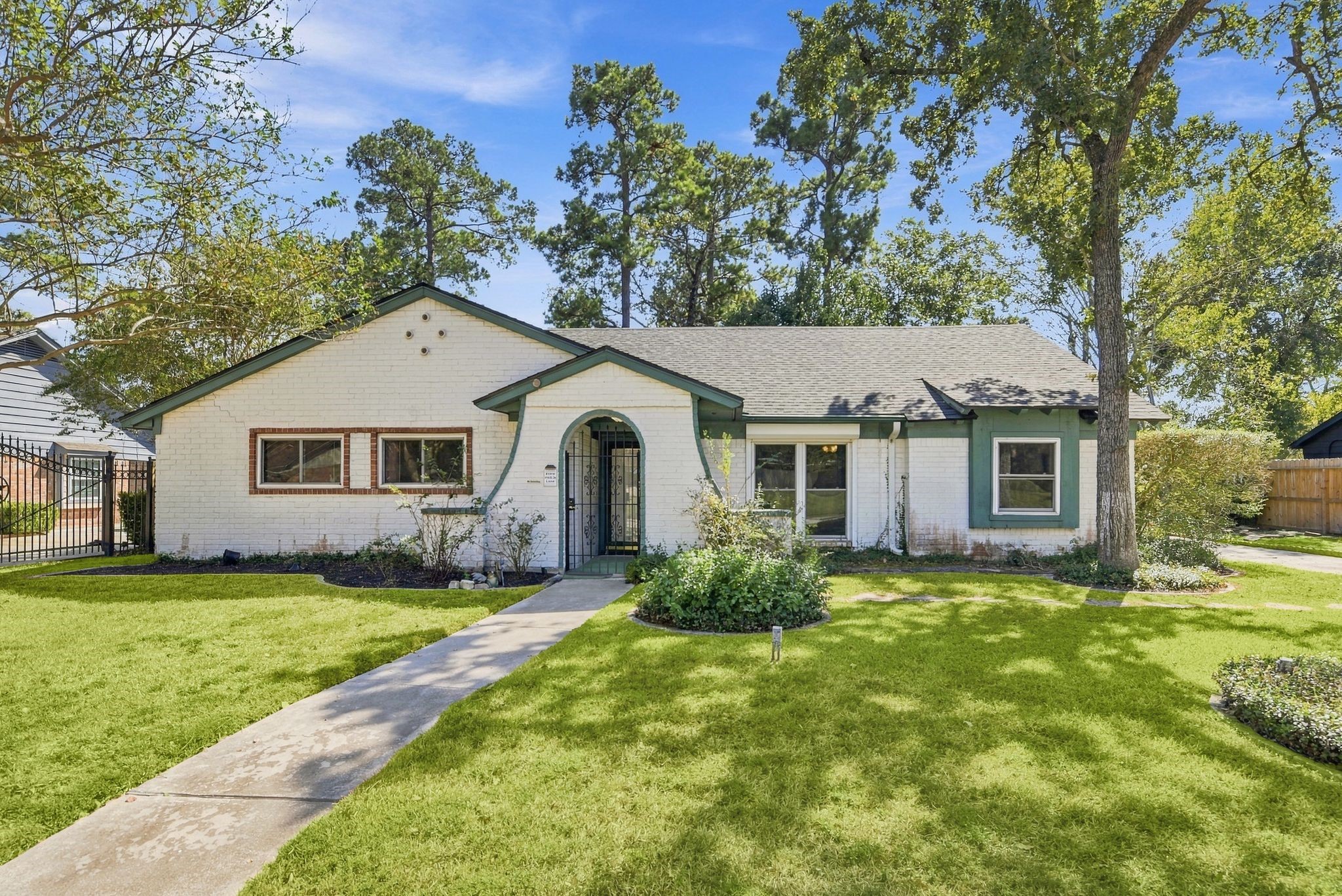 27214 Paula Lane, Conroe, TX 77385