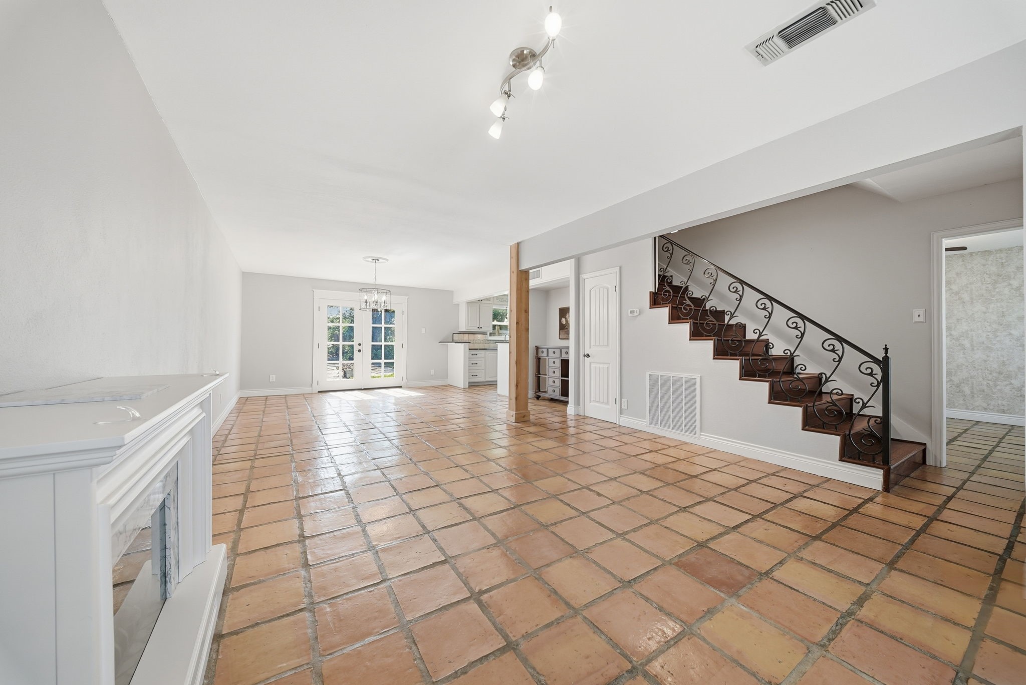 7705 Beaudelaire Circle, Galveston, TX 77551