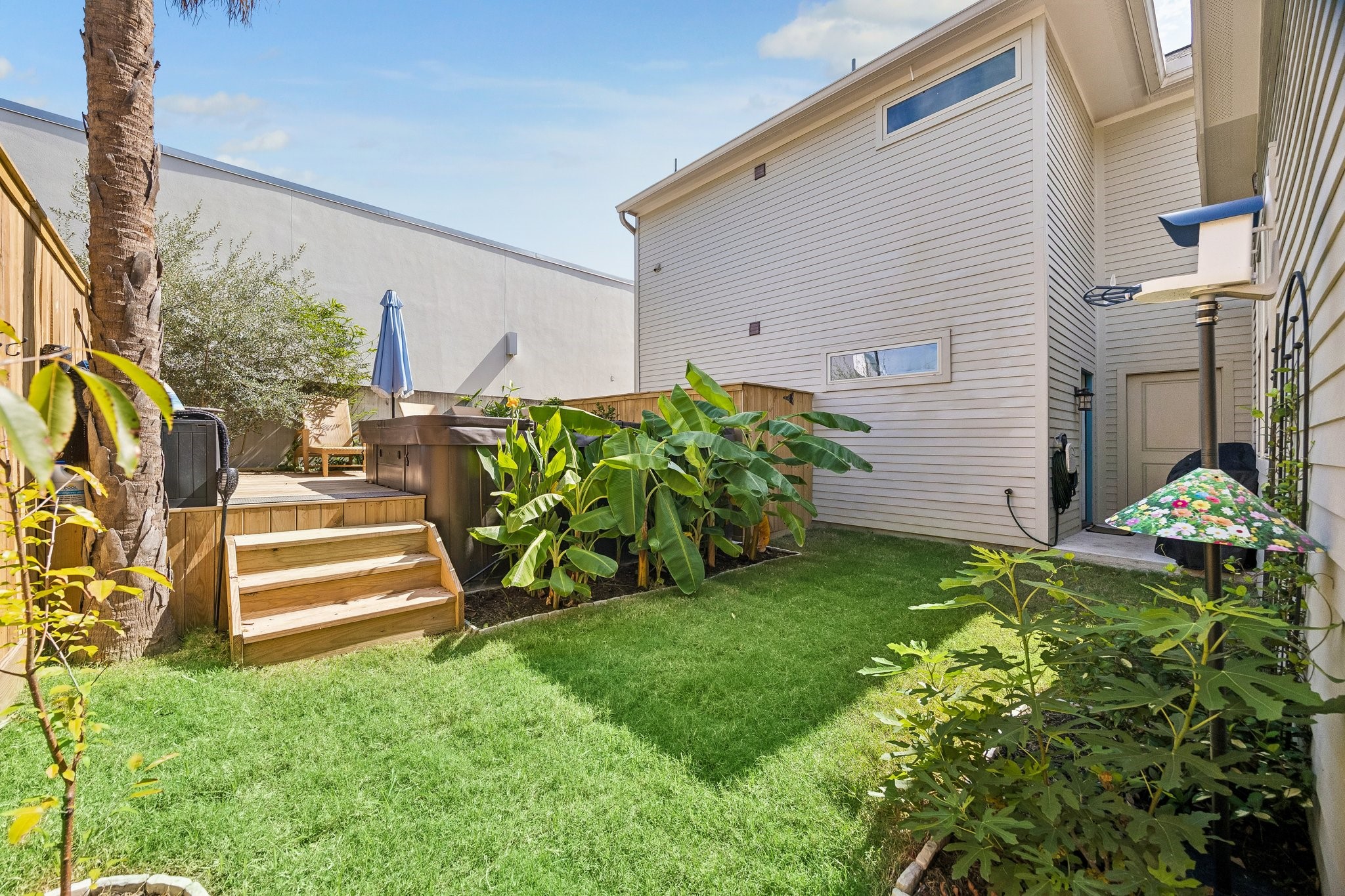 Brand-new built deck with lots of greenery. and with patio leading into garage and extra room.