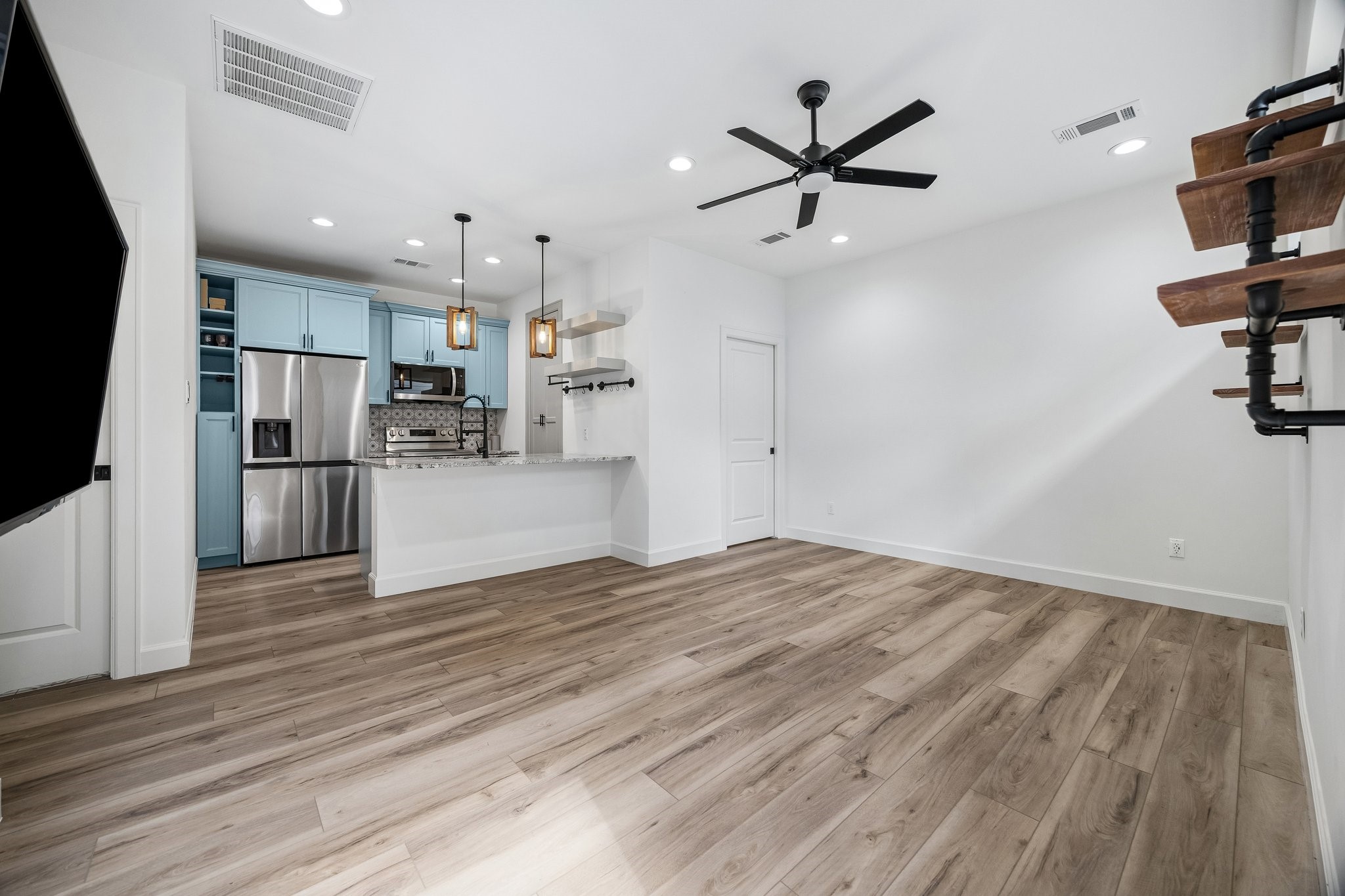 Garage apartment with SEPERATE entrance