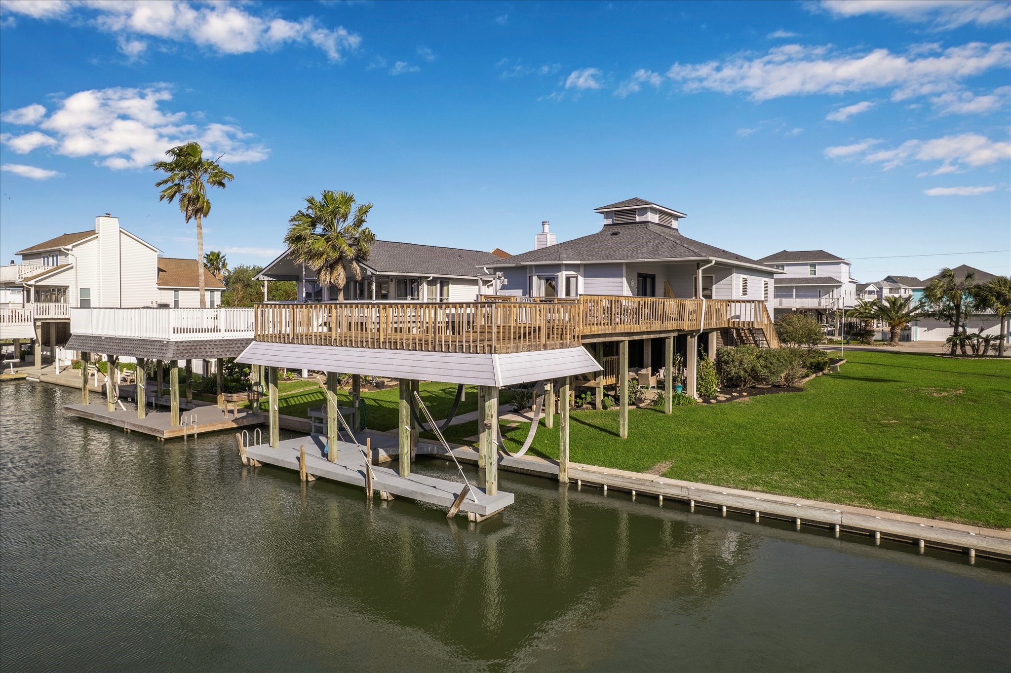 1007 Tiki, Tiki Island, TX 77554