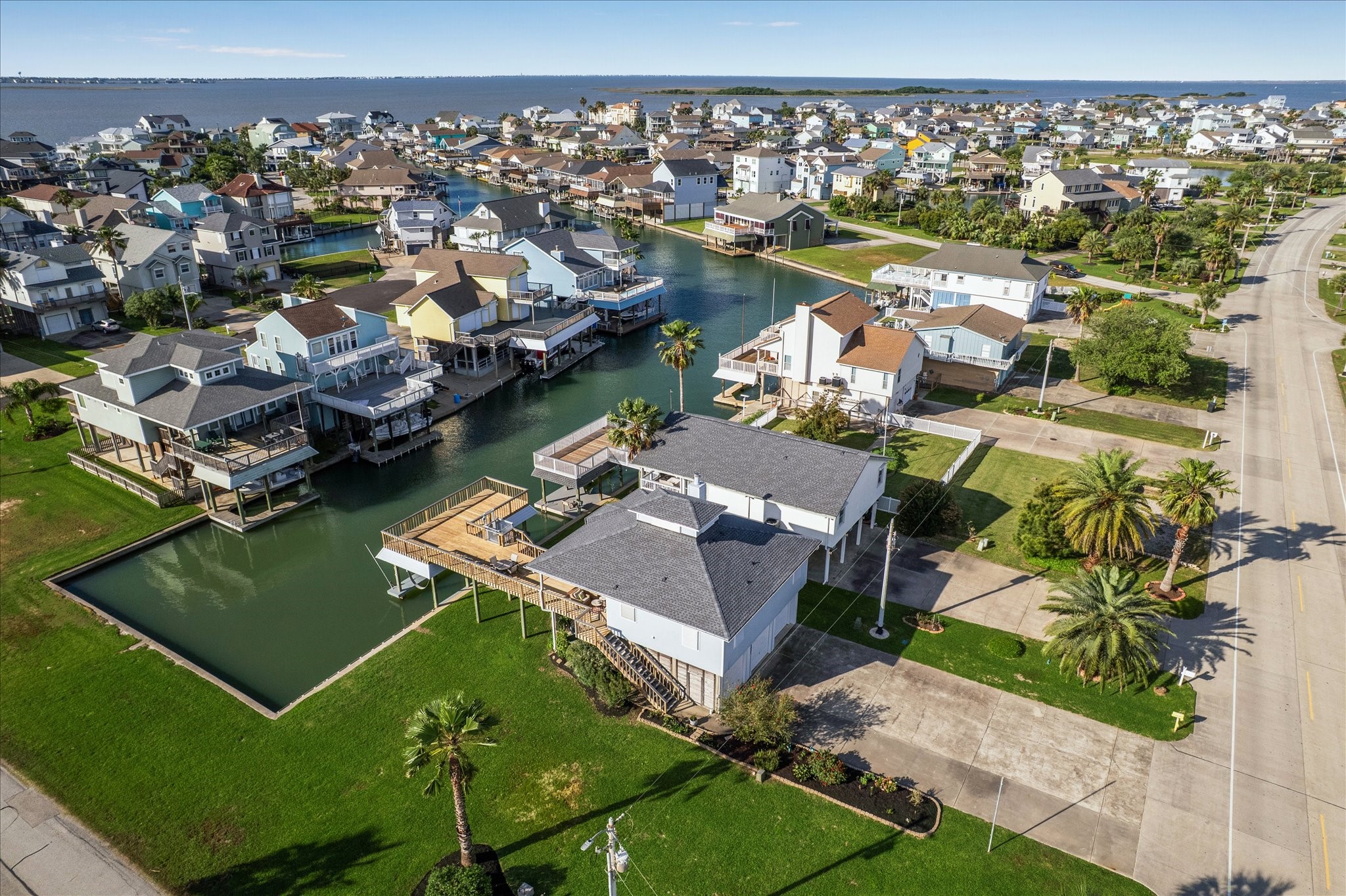 1007 Tiki, Tiki Island, TX 77554
