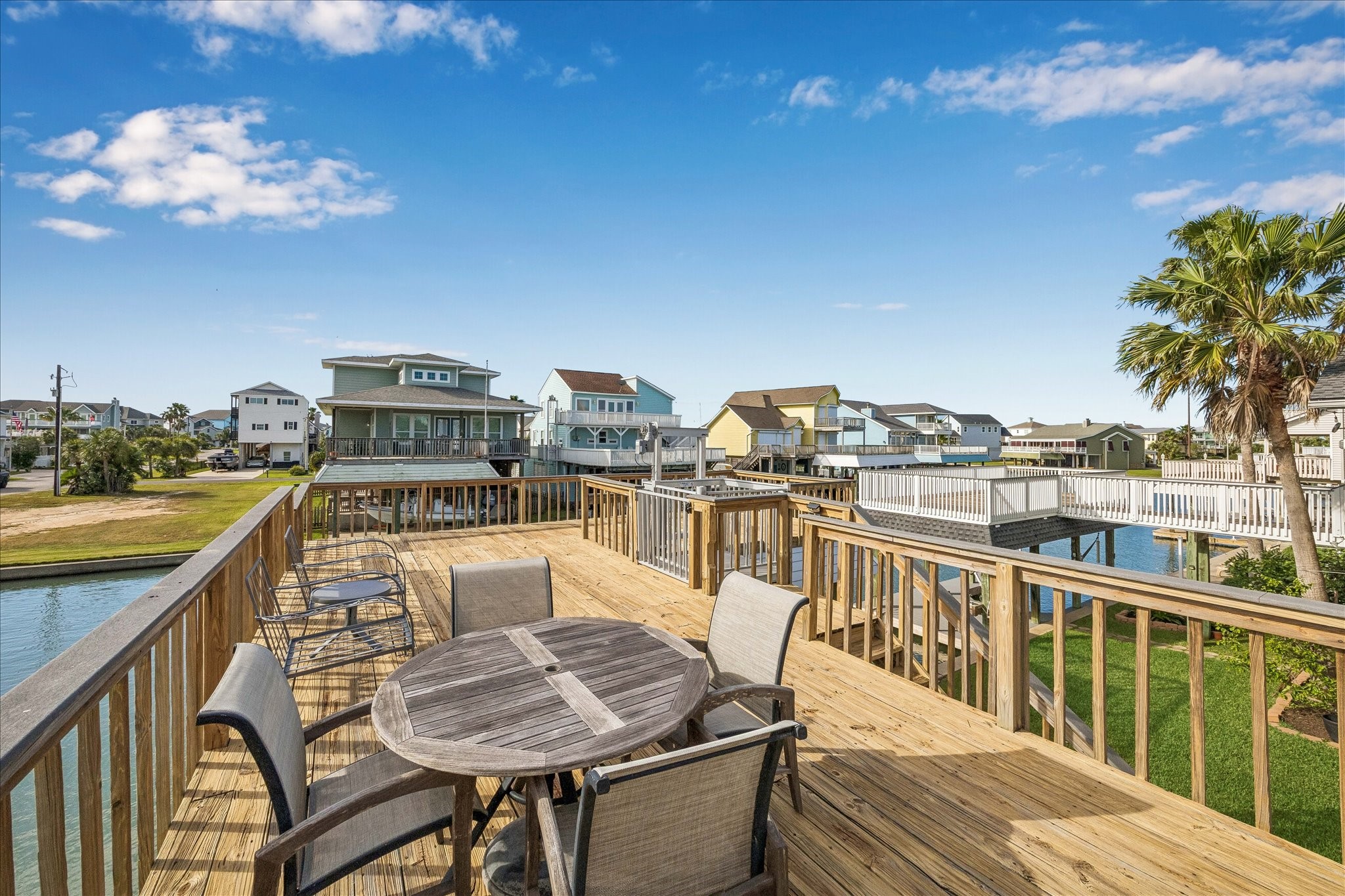 1007 Tiki, Tiki Island, TX 77554