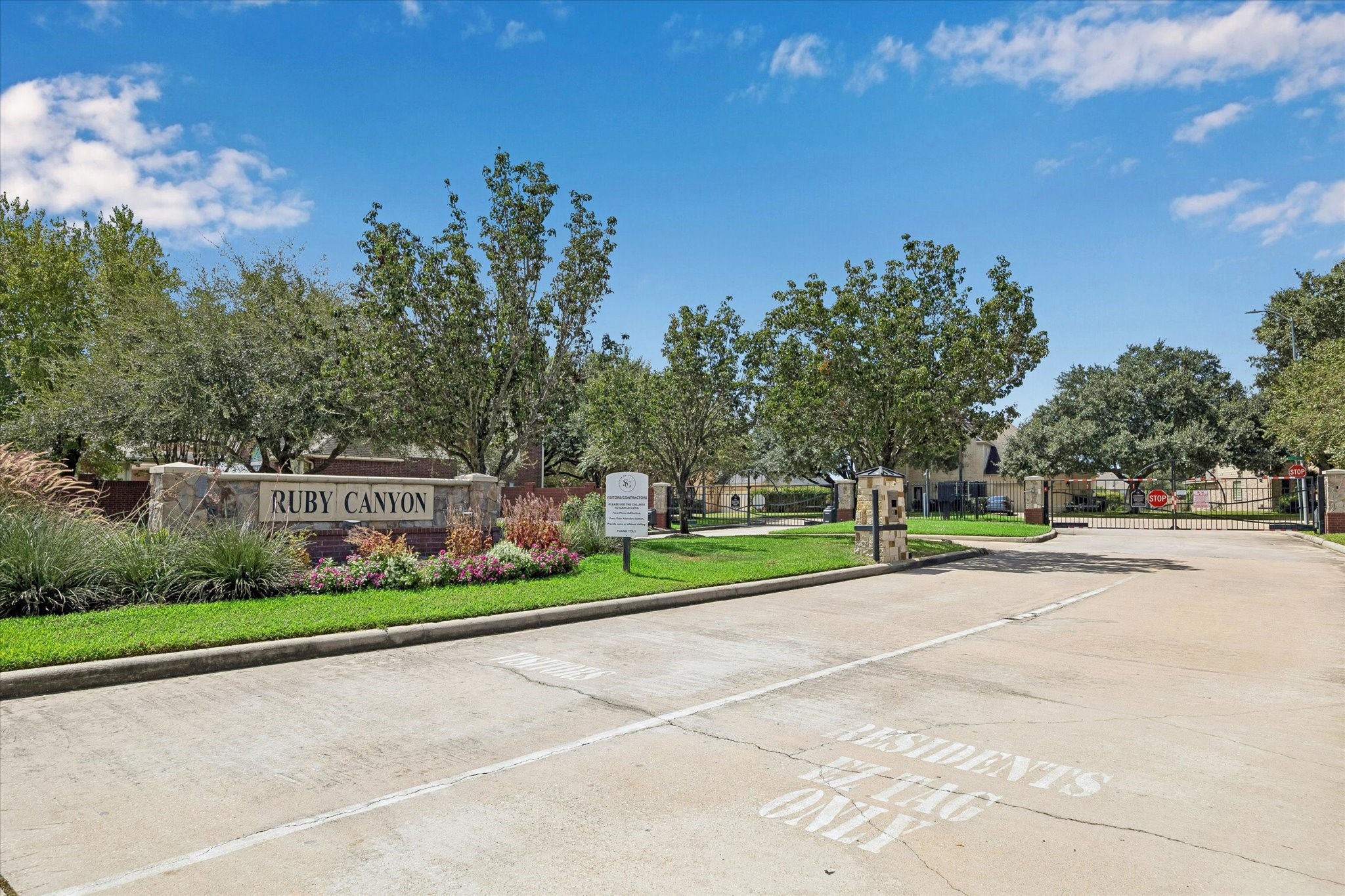 Ideally located in the gated, Ruby Canyon, section of Stone Gate.