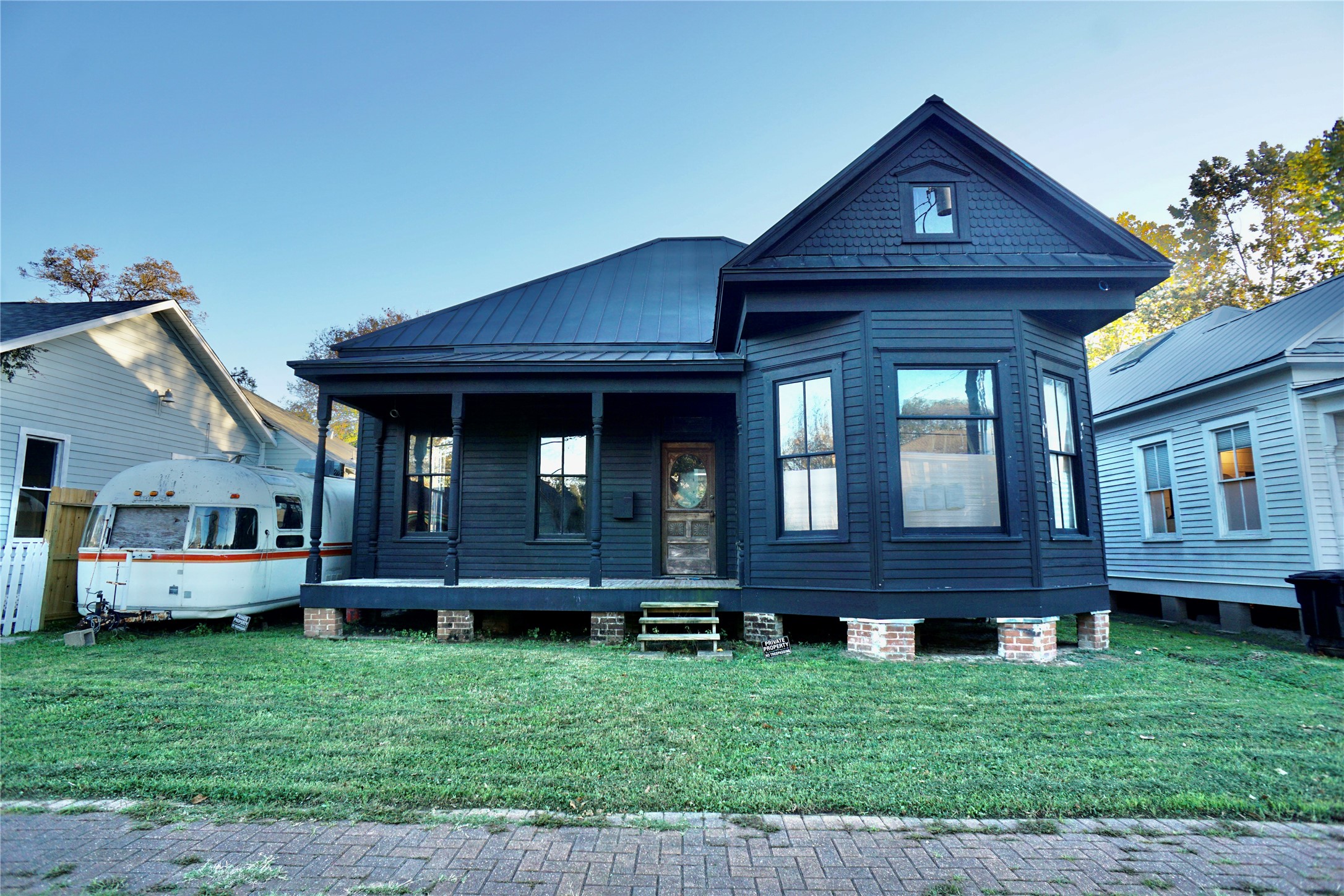 2215 Kane Street, Houston, TX 77007 2215 Kane Street, Houston, TX 77007