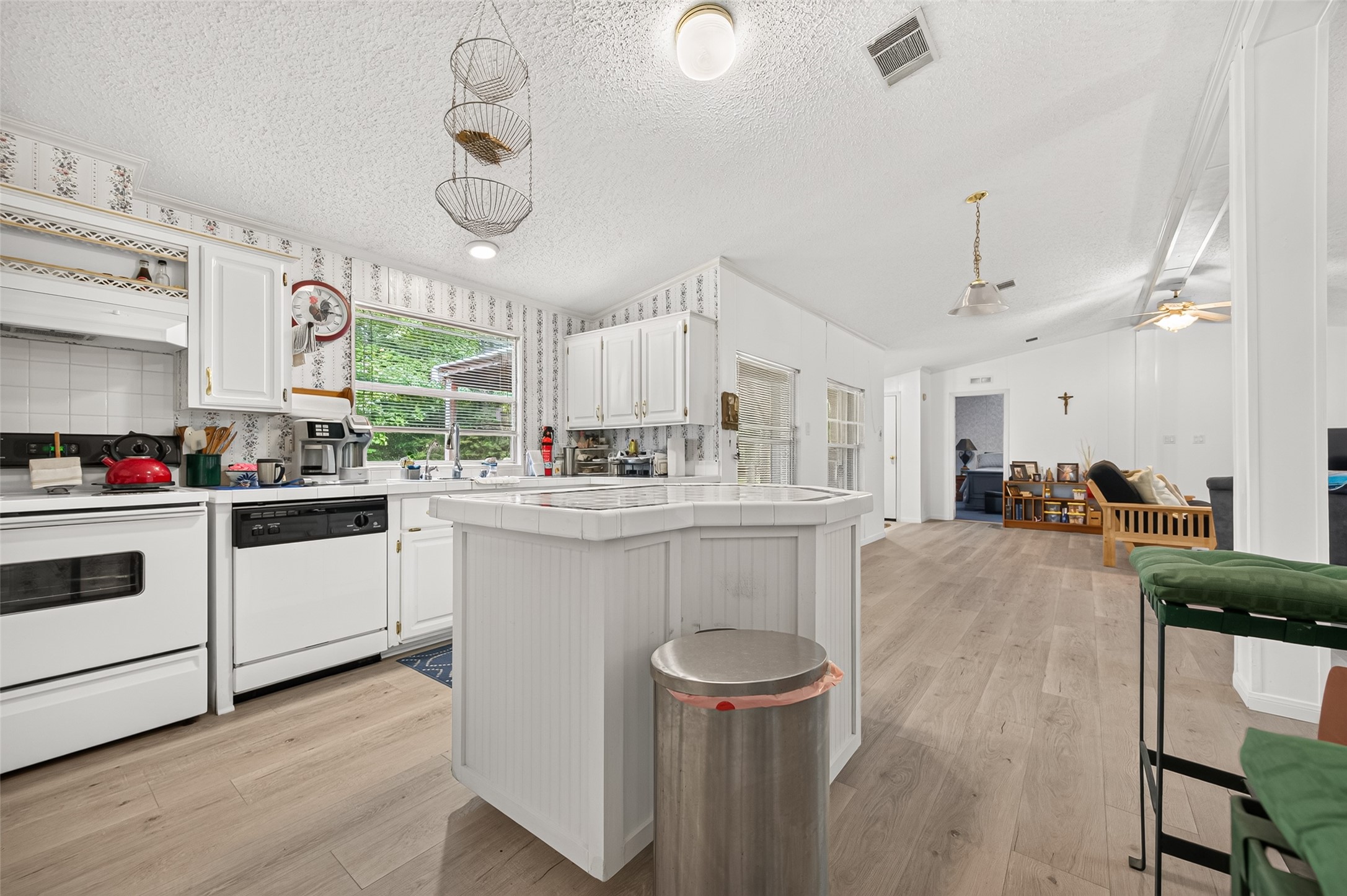 189 Hall Drive S, Montgomery, TX 77316