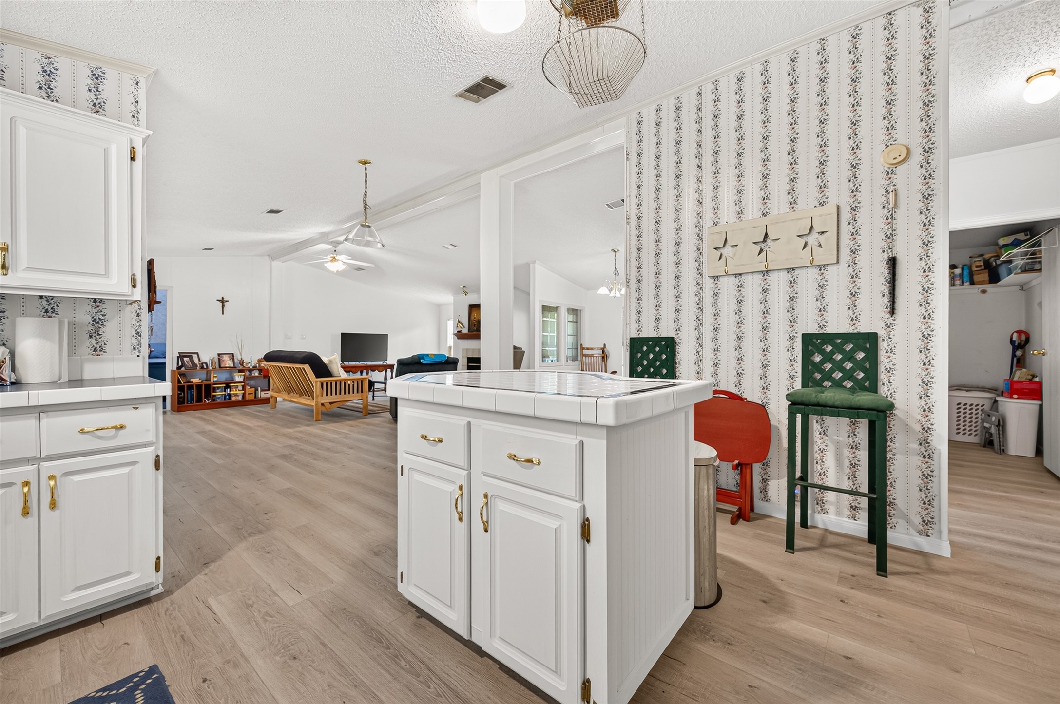 189 Hall Drive S, Montgomery, TX 77316