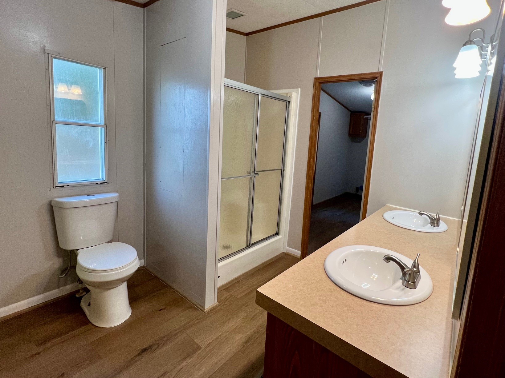Primary bath with separate shower.