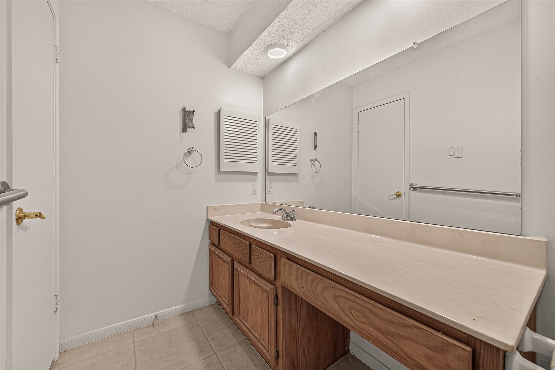 2nd Bathroom