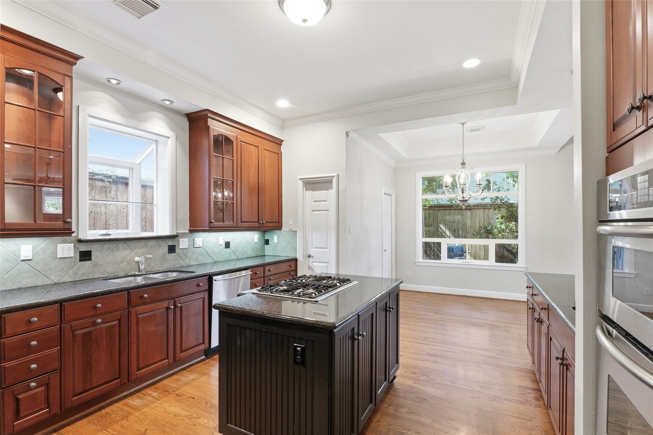 5910 Lake Street, Houston, TX 77005