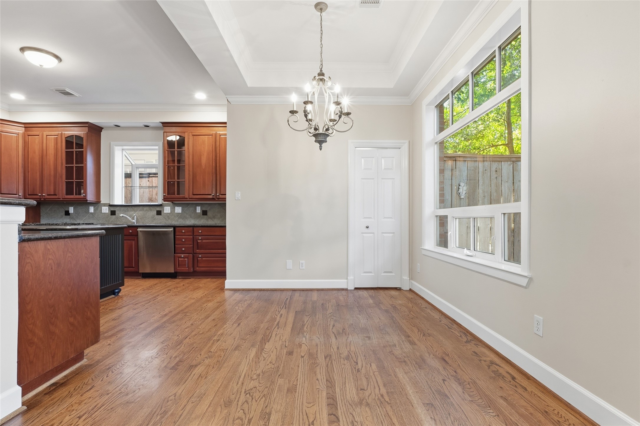 5910 Lake Street, Houston, TX 77005