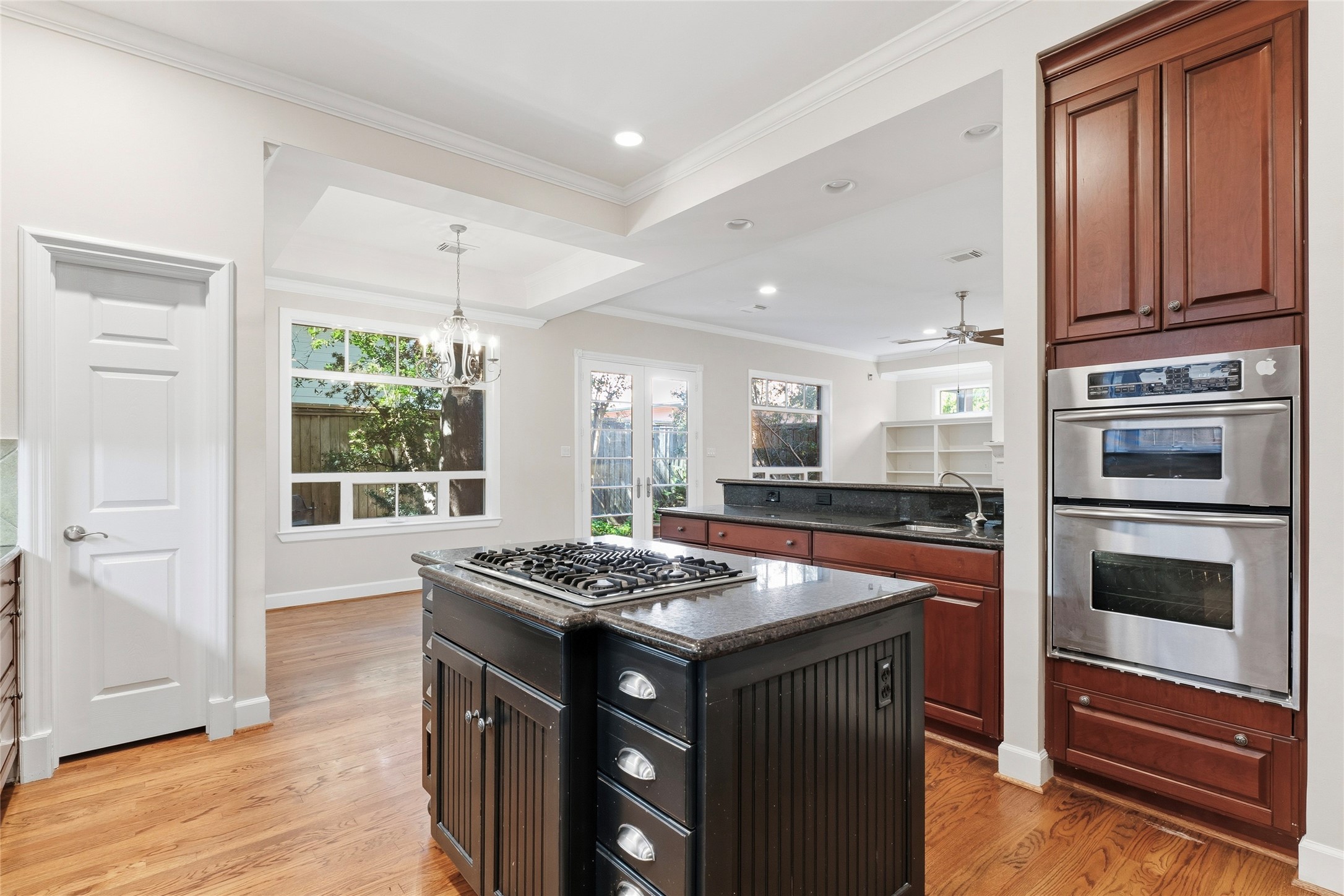 5910 Lake Street, Houston, TX 77005