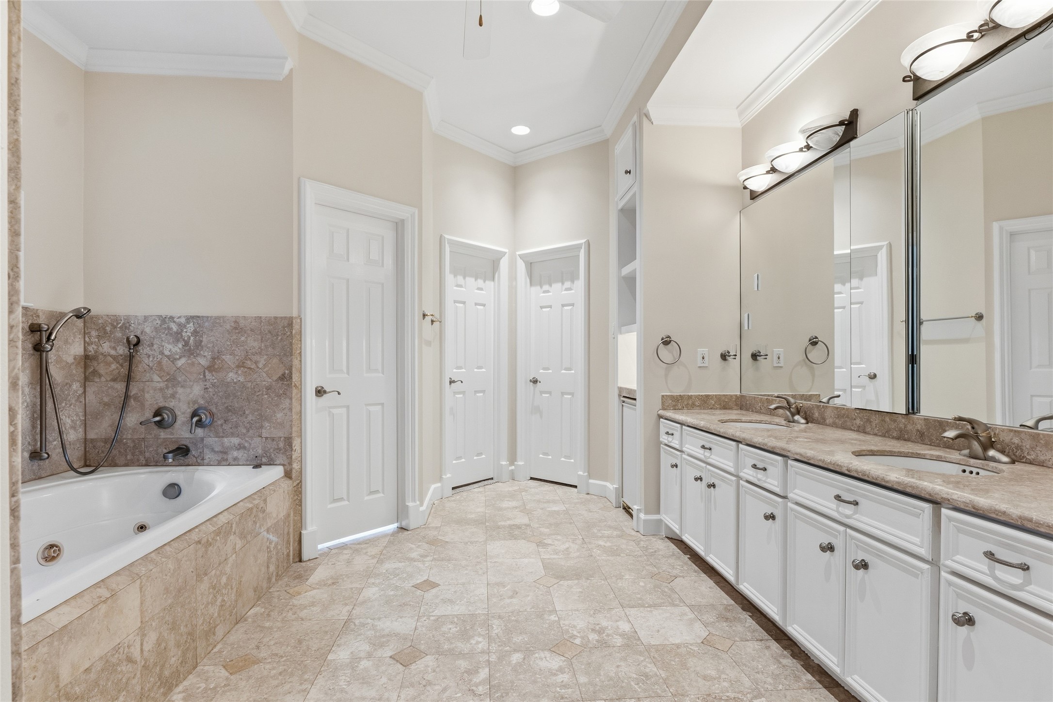 5910 Lake Street, Houston, TX 77005