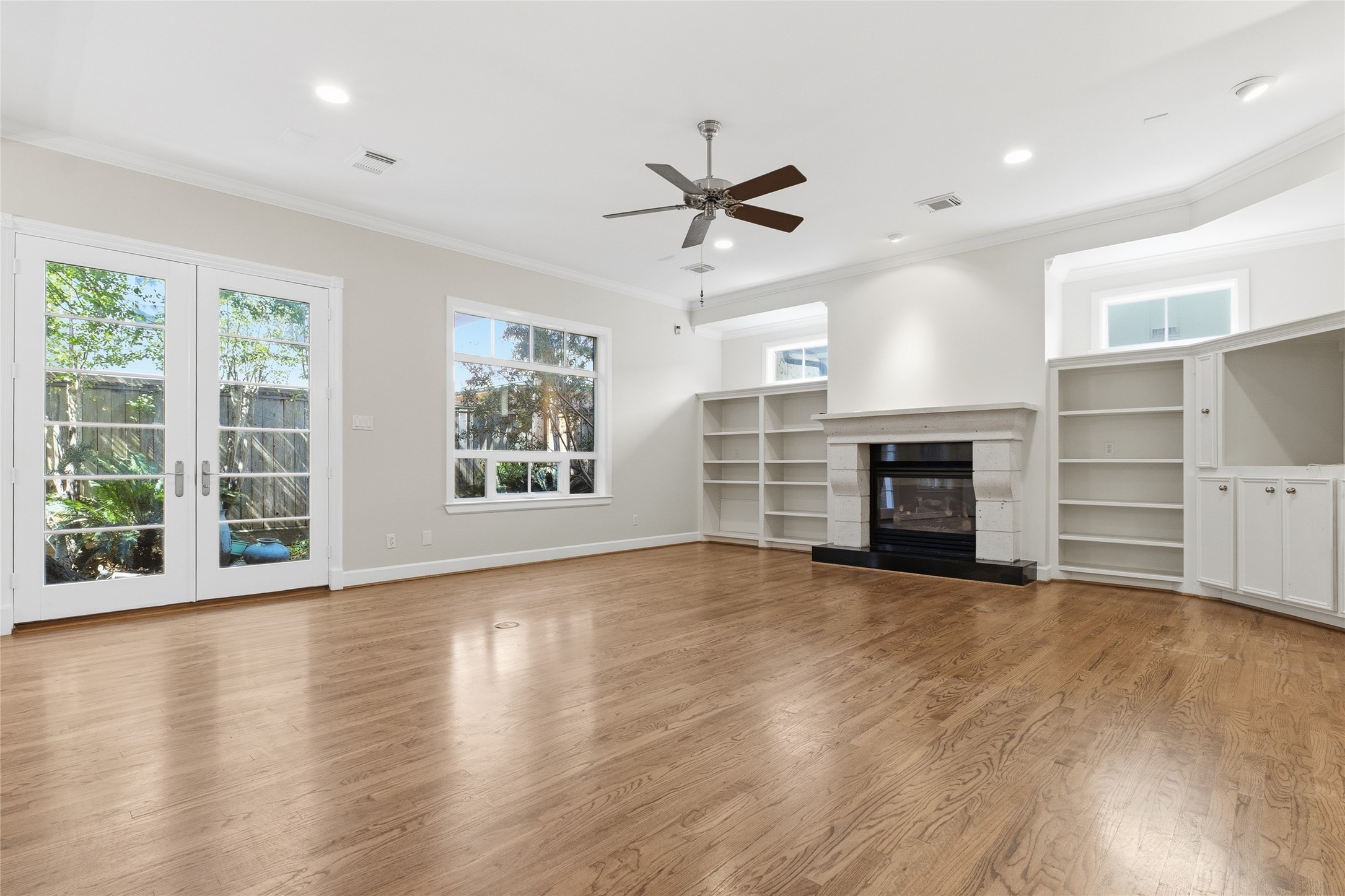 5910 Lake Street, Houston, TX 77005 5910 Lake Street, Houston, TX 77005