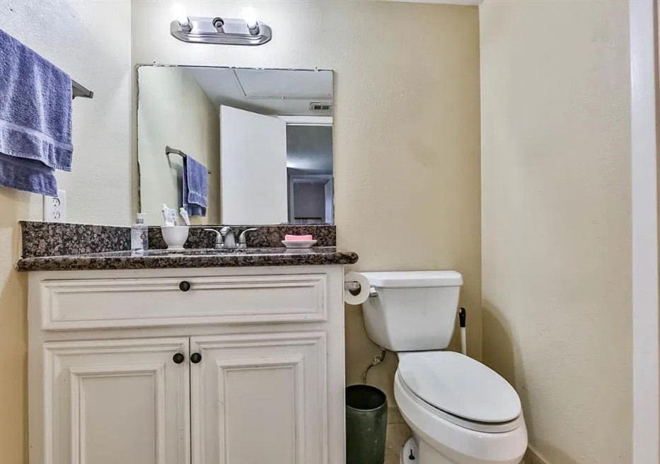 1/2 Bath