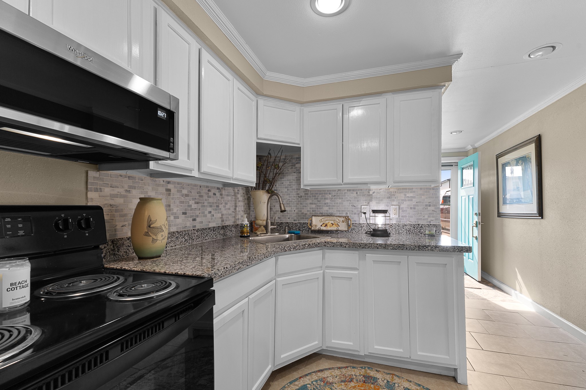 Kitchen with plenty of cabinet space