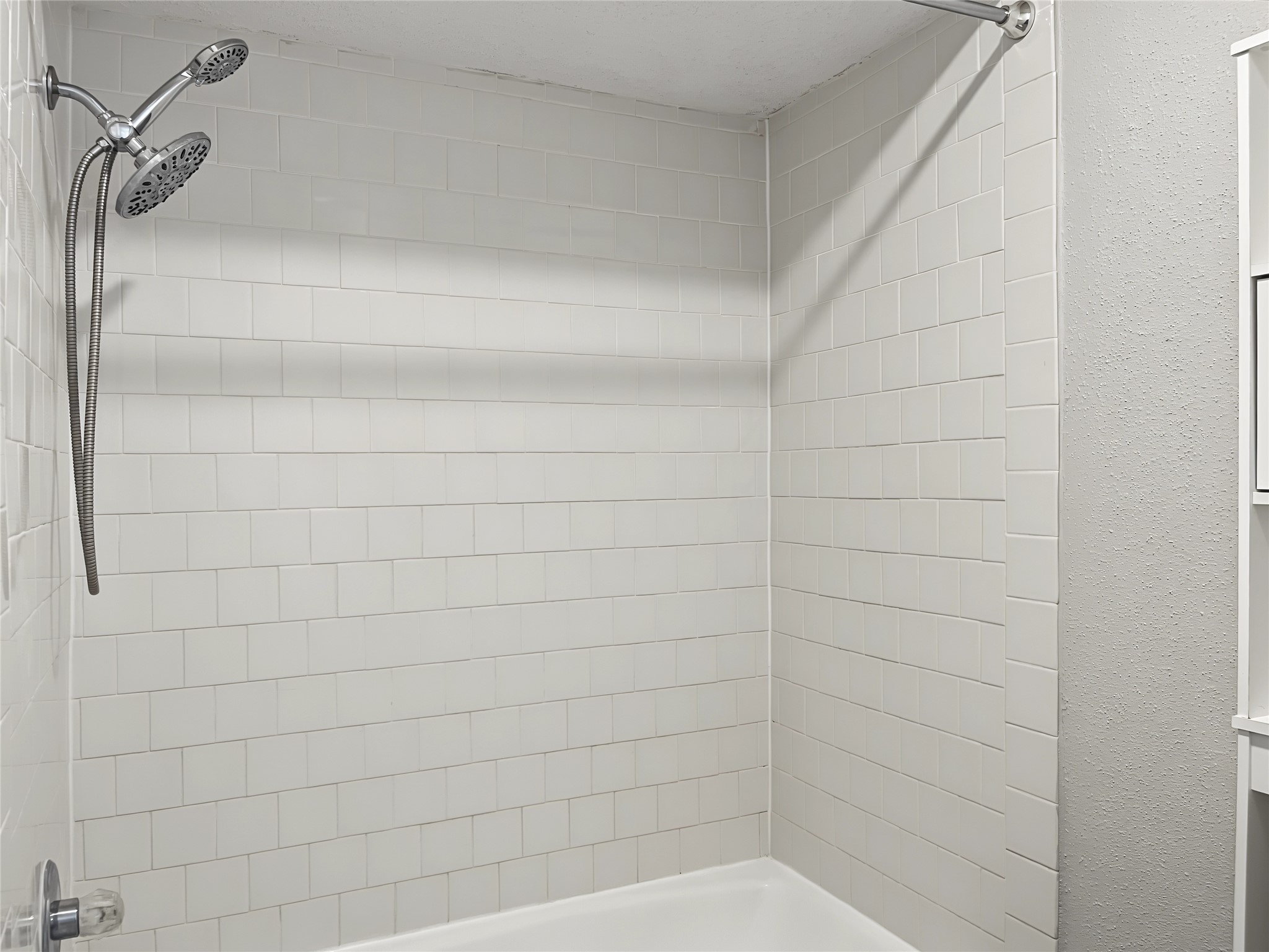 View of the tub/shower combo in the primary bathroom.