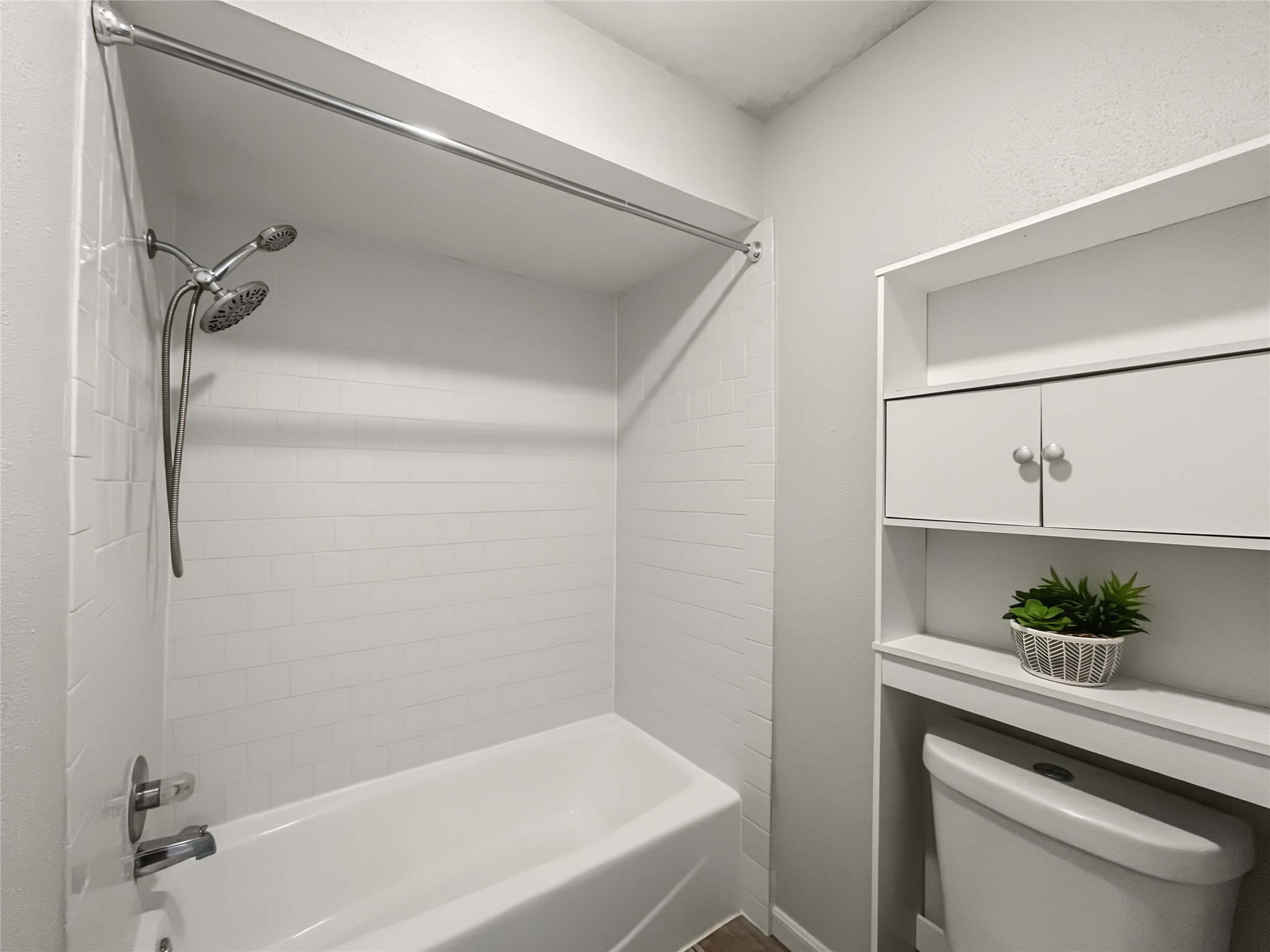 View of the tub/shower combo in the primary bathroom.
