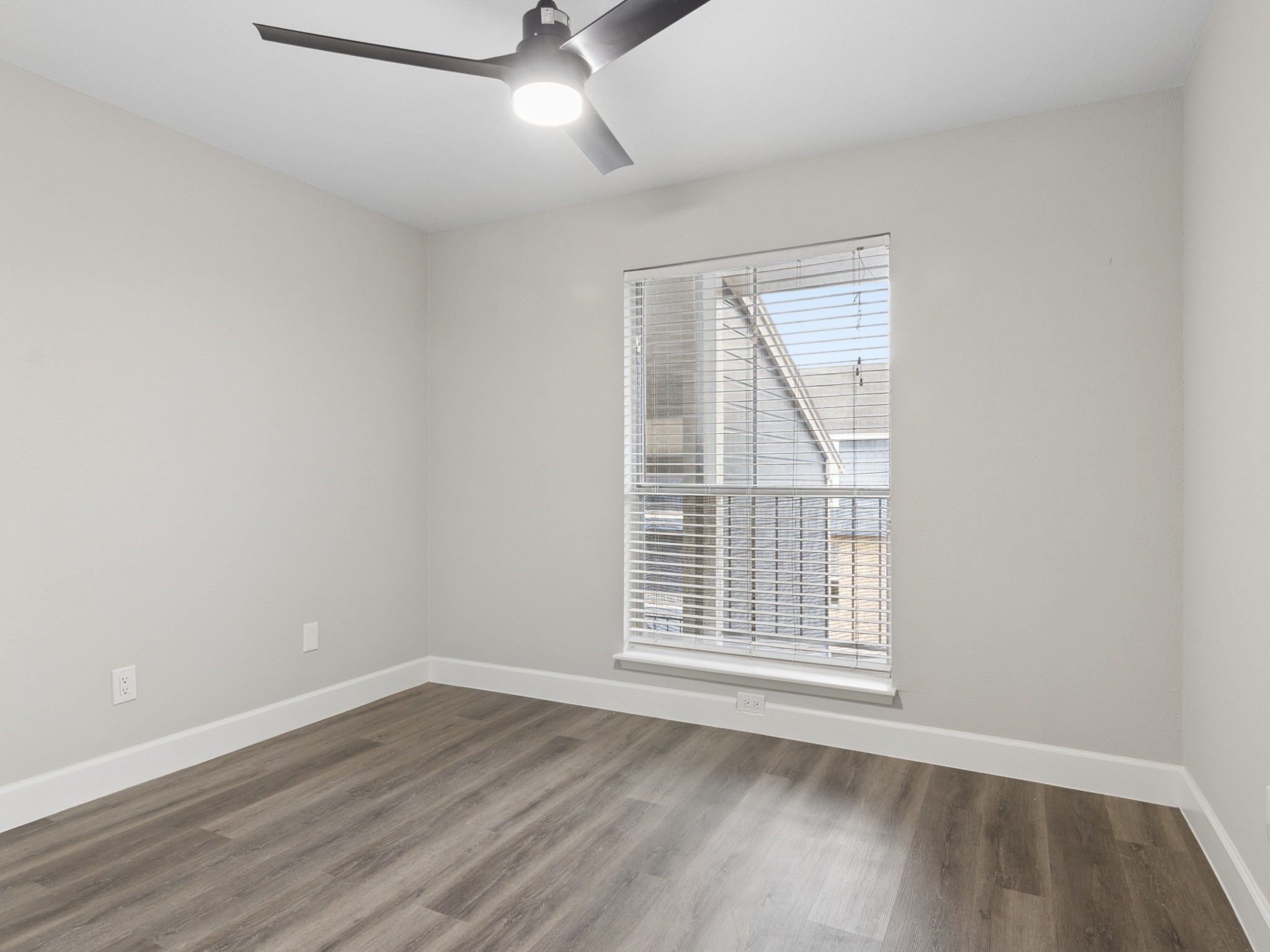 Second bedroom.
