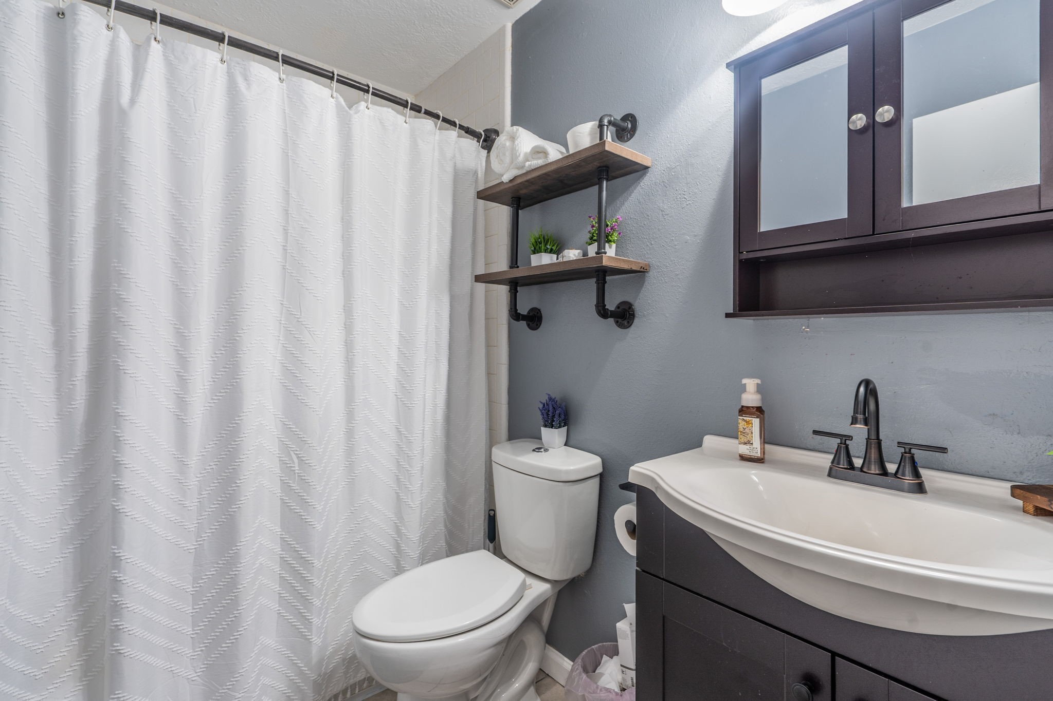 2304 Caroline Street, Dickinson, TX 77539