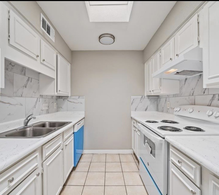9809 Richmond Avenue, #E14, Houston, TX 77042
