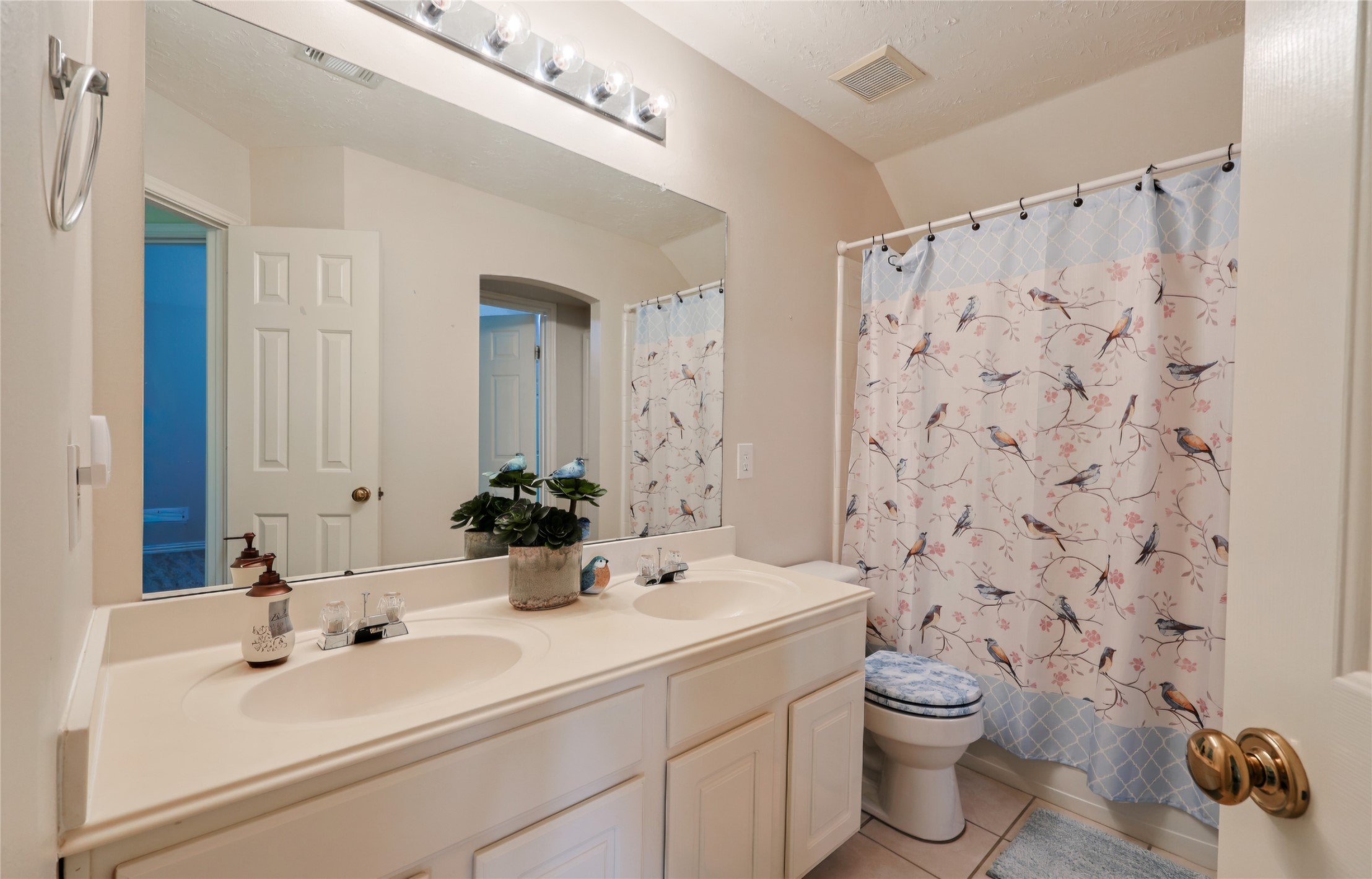 Guest bathroom attached to bedroom 2