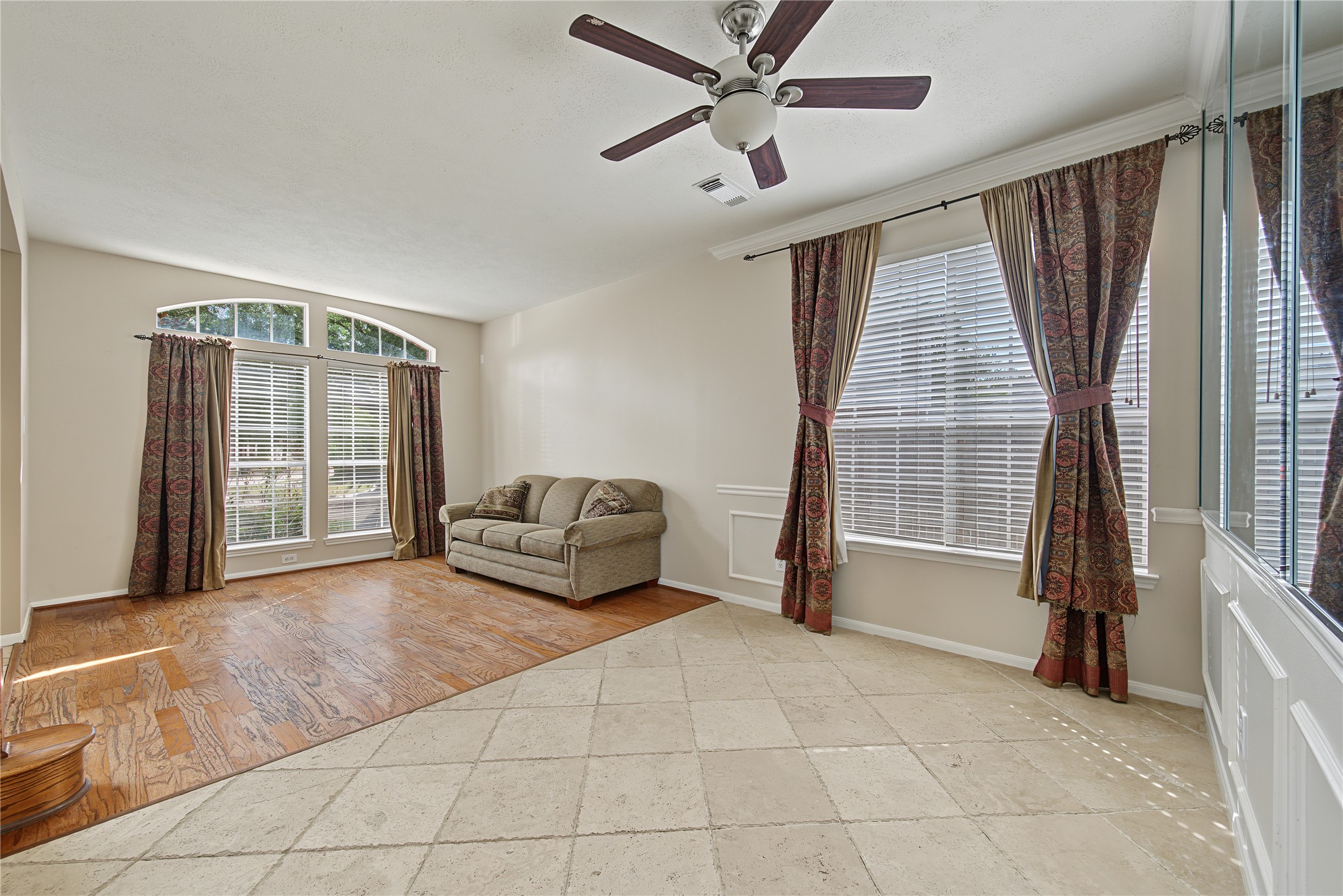 2302 Piney Woods Drive, Pearland, TX 77581