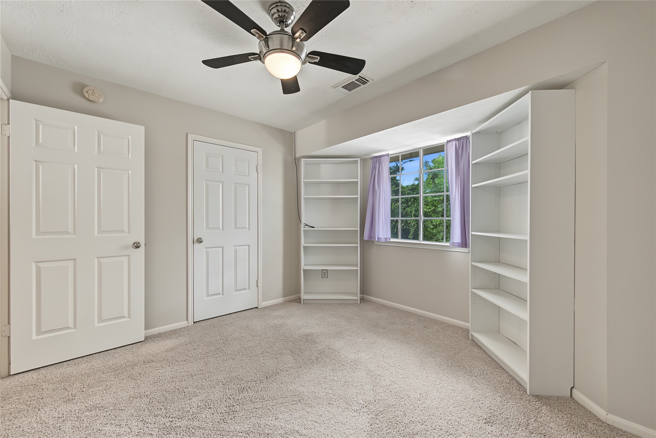 2302 Piney Woods Drive, Pearland, TX 77581